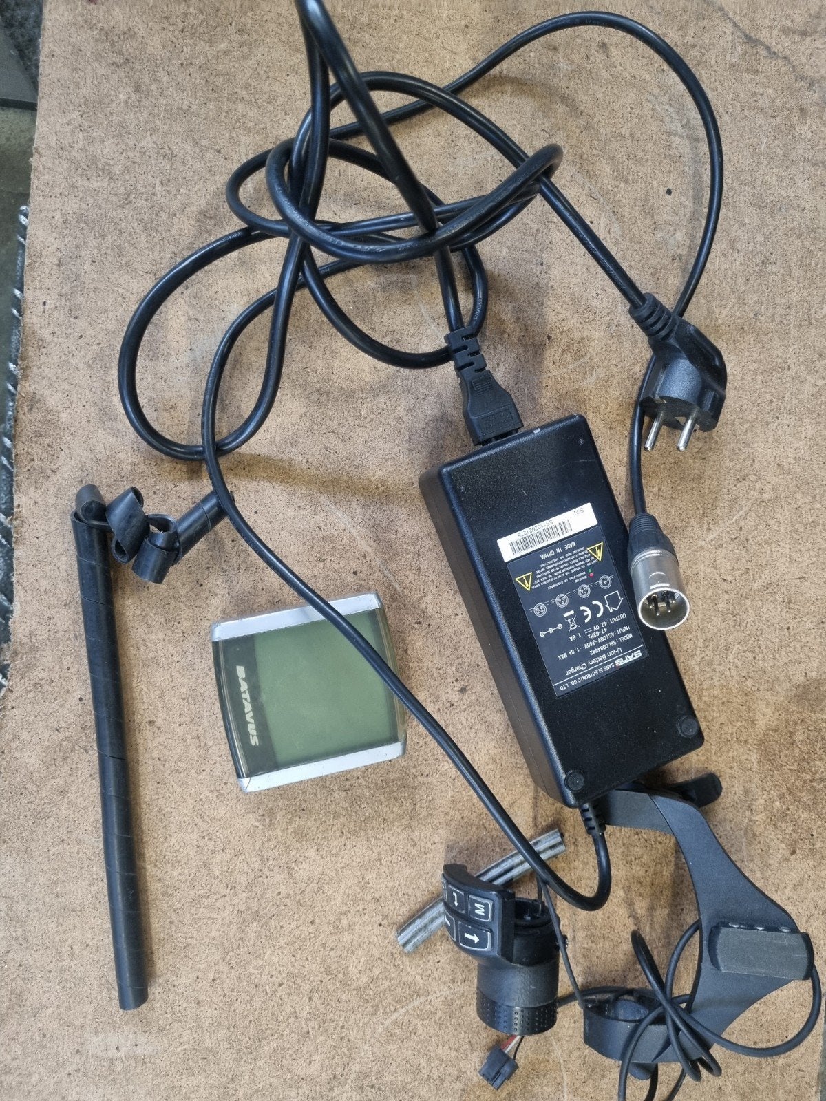 Batavus ion oplader display en houder, Ophalen of Verzenden, Gebruikt