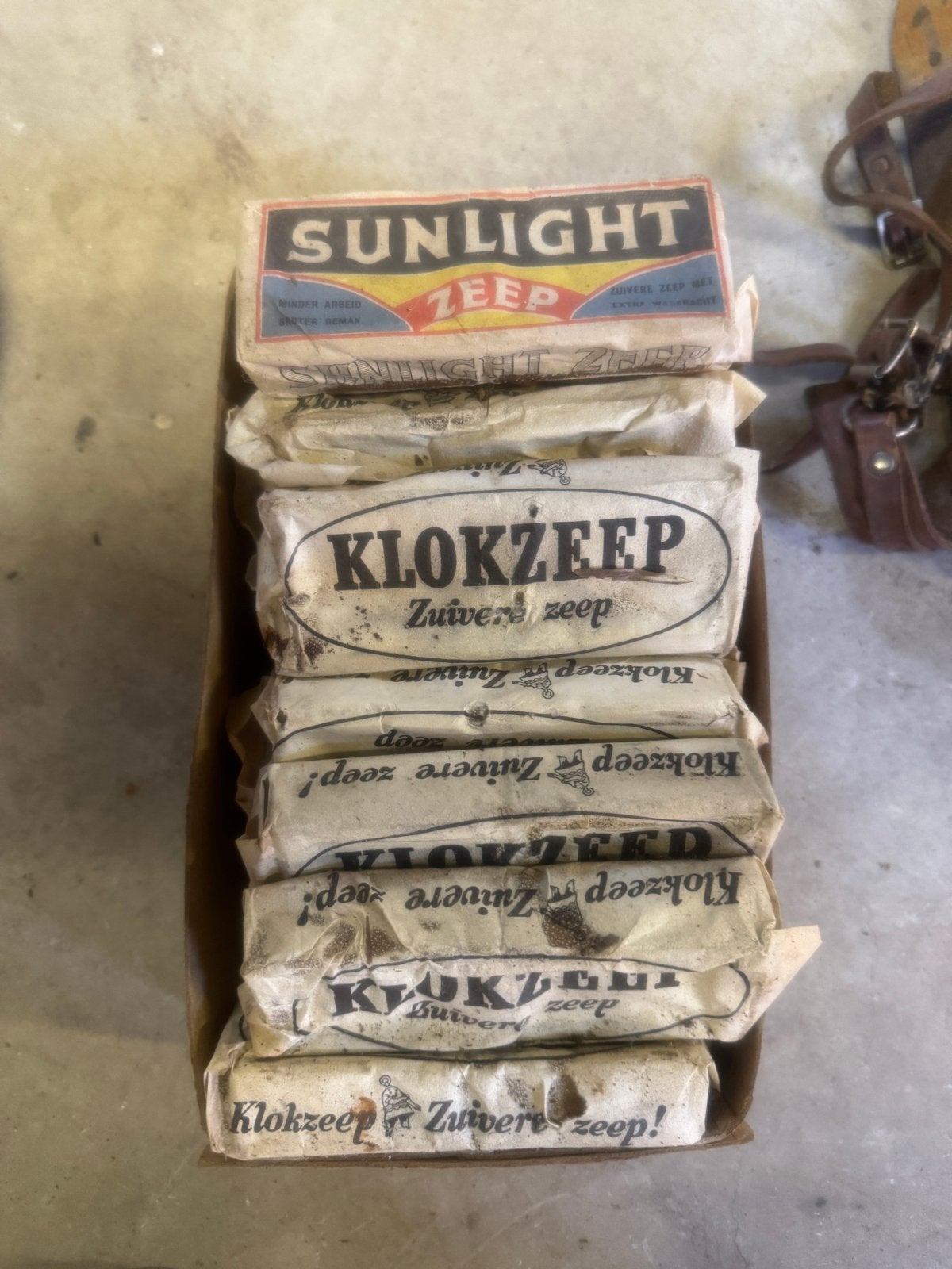 Vintage Klokzeep en Sunlight Zeep - Decoratieve Stukken, Ophalen