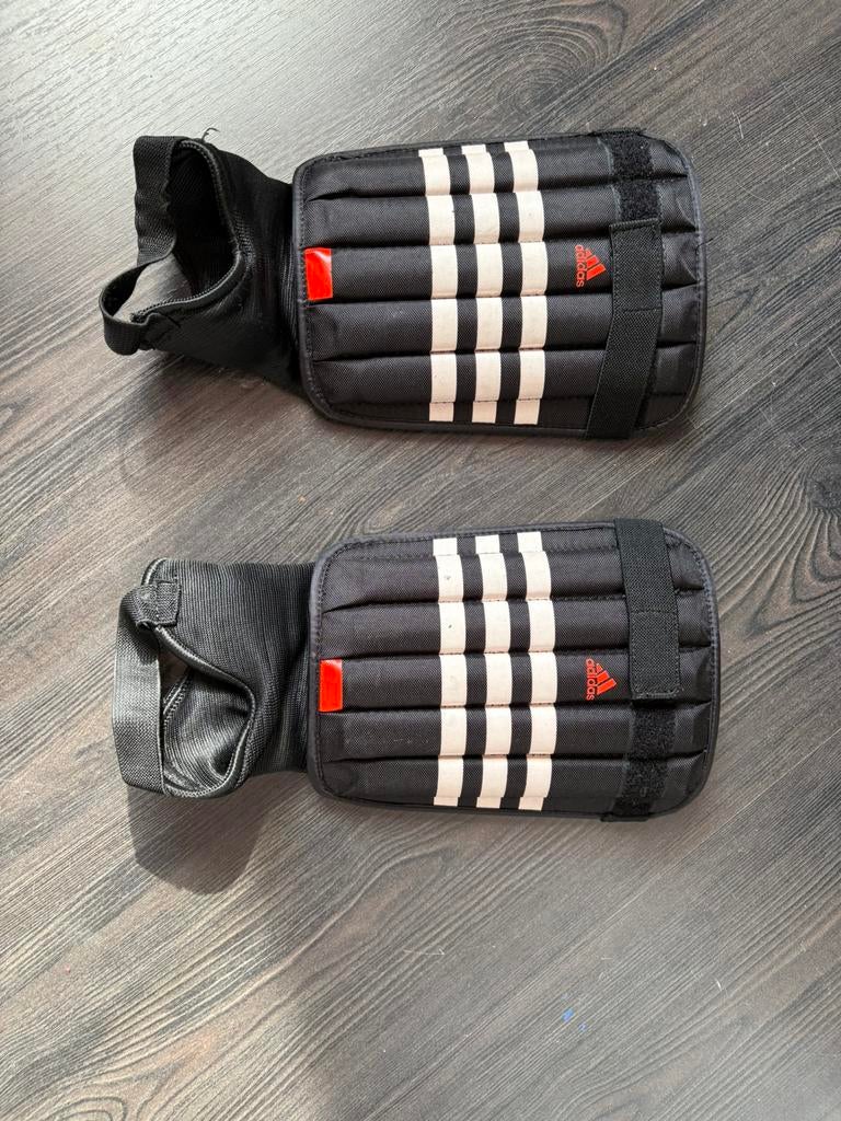 Adidas scheenbeschermers voetbal, Sport en Fitness, Voetbal, Maat M, Ophalen, Gebruikt, Overige typen
