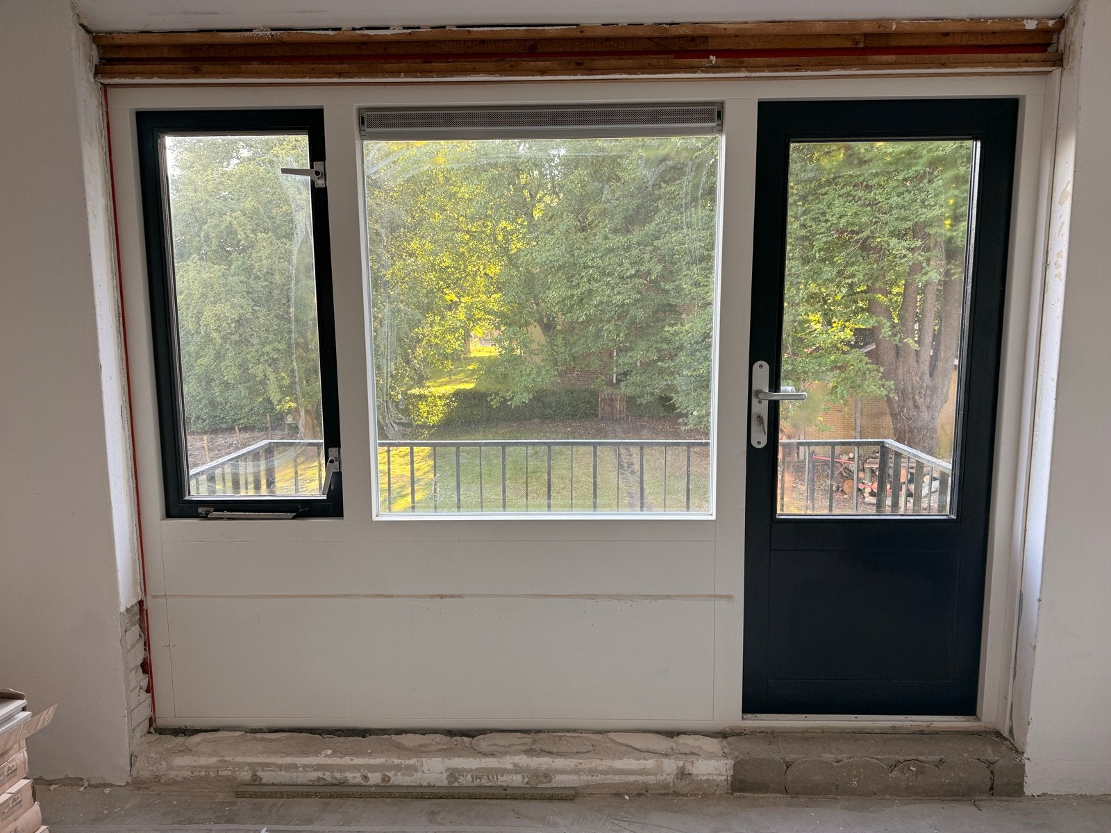 Kozijn 270x200 met buitendeur, HR++ glas & ventilatie, Doe-het-zelf en Verbouw, Deuren en Horren, Ophalen, Gebruikt, 120 cm of meer