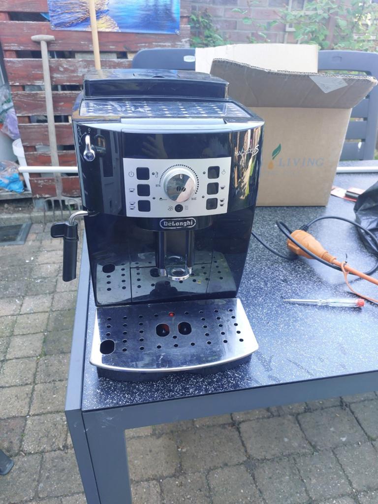 Defecte DeLonghi Magnifica S koffiemachine - voor onderdelen, Ophalen, Niet werkend, Koffiemachine, Koffiebonen