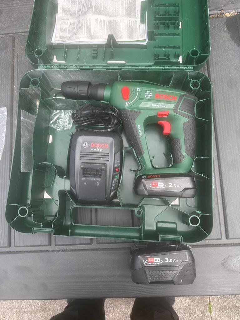 Bosch Boorhamer met 2 accu's, oplader en bitjes, Gebruikt, Boor- en/of Breekhamer, Ophalen of Verzenden, Minder dan 400 watt