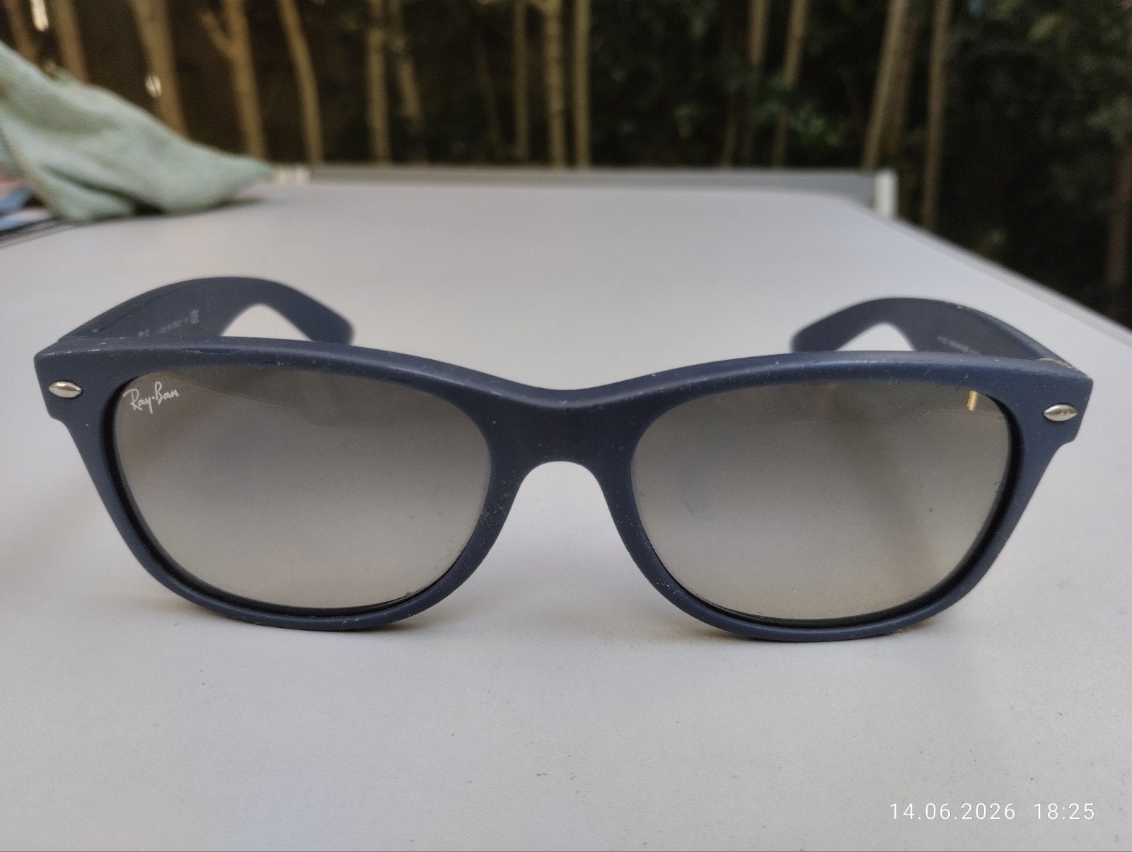 Ray-Ban RB2132 New wayfarer Zonnebril - zo goed als nieuw, Zonnebril, Blauw, Ophalen of Verzenden, Zo goed als nieuw