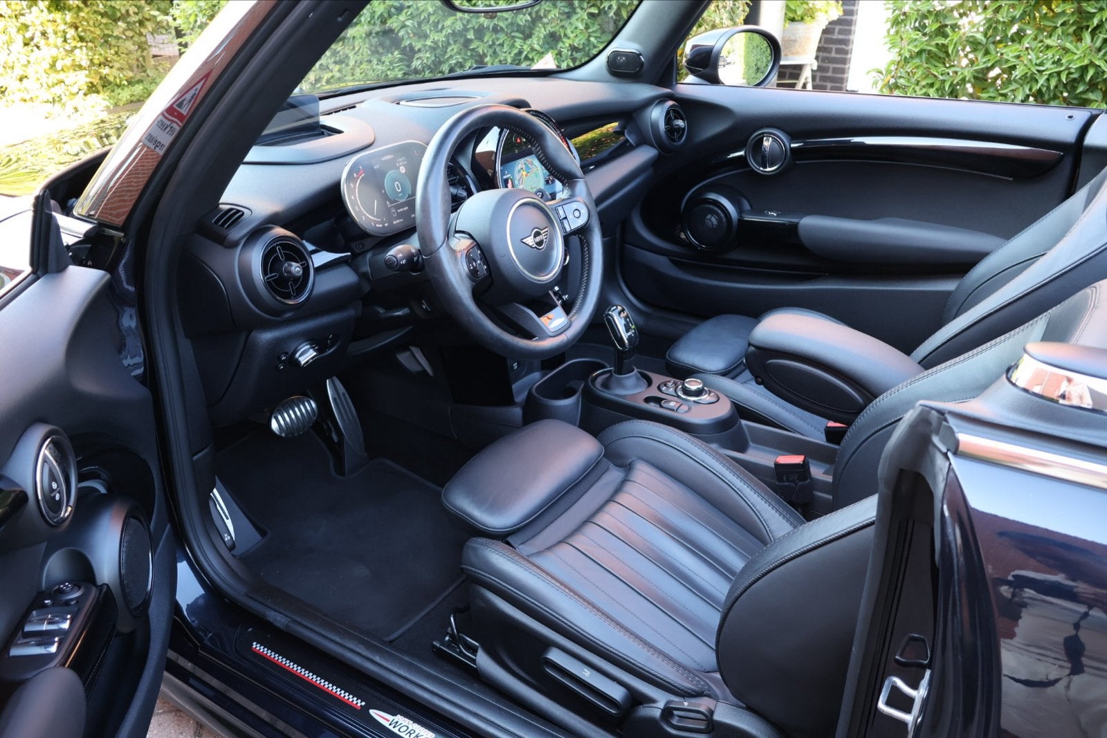 Foto 5 van Mini Cabrio 231pk JohnCooperWorks |2de eig.|LEER|Camera|19”