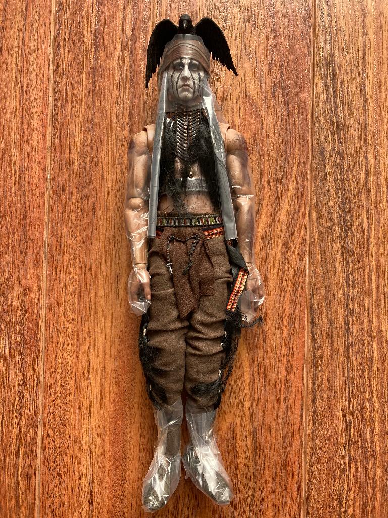 Hot Toys The Lone Ranger Tonto MMS217 30 cm, Verzamelen, Ophalen of Verzenden, Zo goed als nieuw, Film, Actiefiguur of Pop