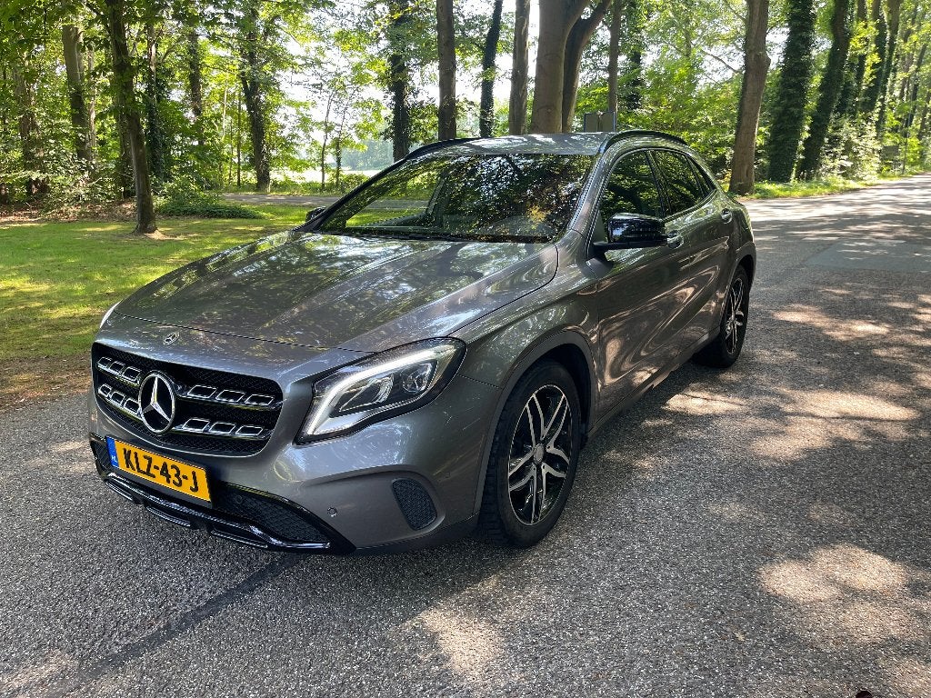 Mercedes-Benz GLA 200 Night Edition / Automaat / 2017 / Top!, Auto's, Euro 5, Zwart, 1600 cc, Leder en Stof