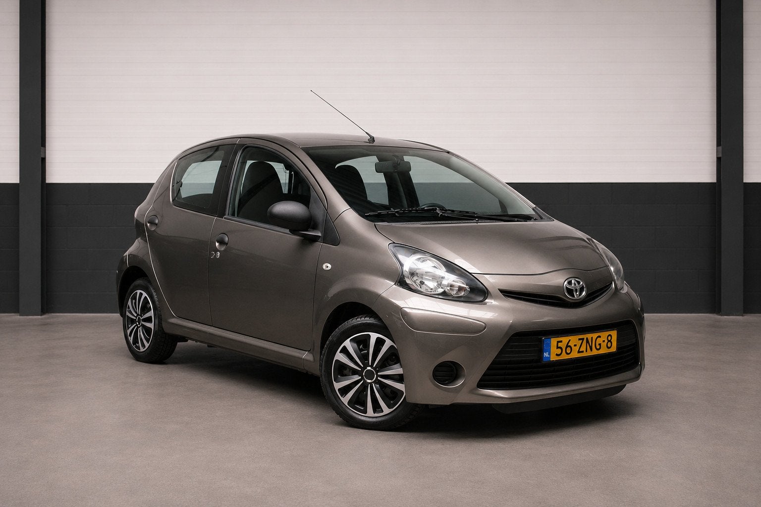 Toyota Aygo 1.0 VVT-i Comfort Airco Elek Pak Navi Carplay, Voorwielaandrijving, Euro 5, Gebruikt, Emergency brake assist