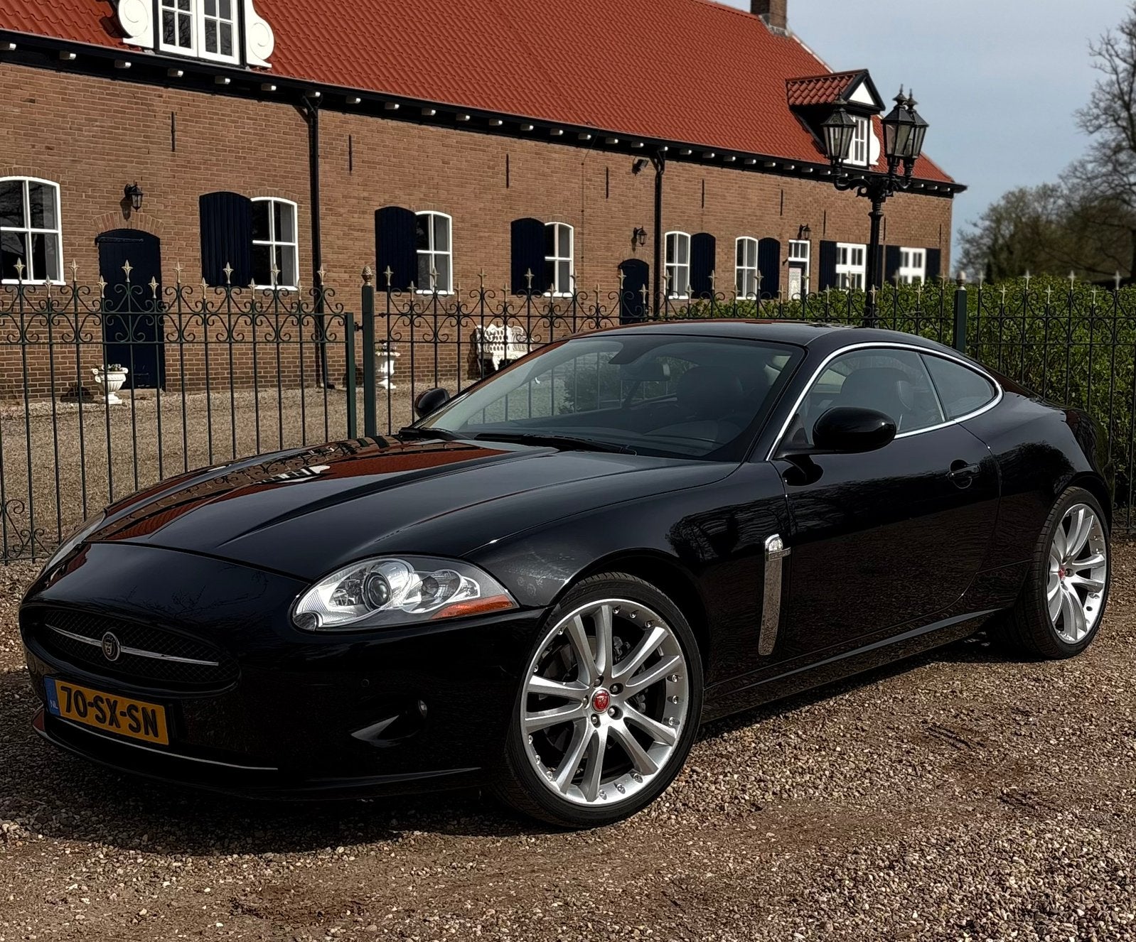 Jaguar XK R-Line 4.2 Coupe AUT 2006 Zwart Org-NL, Auto's, Achterwielaandrijving, Bluetooth, 4 stoelen, Zwart