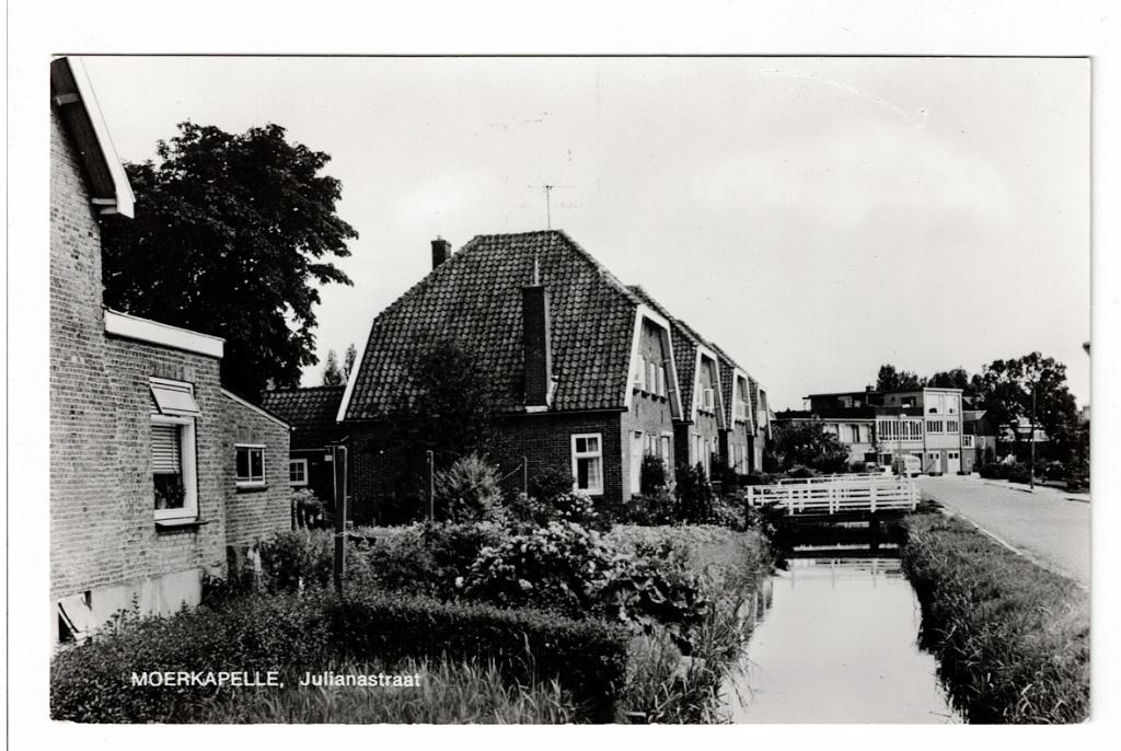 Moerkapelle. Fotokaart van de Julianastraat., Ophalen of Verzenden, Ongelopen, Zuid-Holland