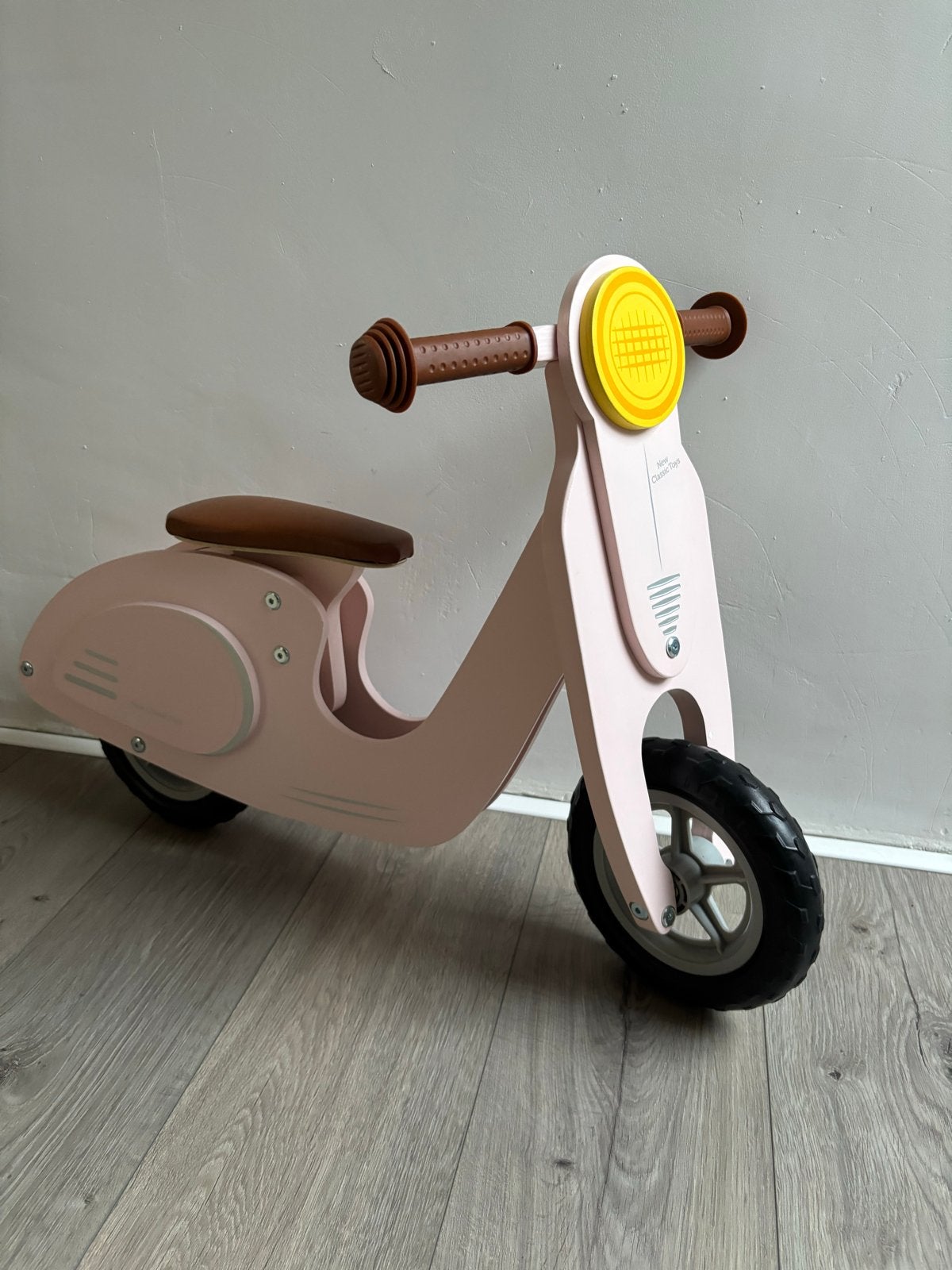 Houten Balans Loopscooter New Classic Toys, Kinderen en Baby's, Ophalen, Zo goed als nieuw, Loopfiets