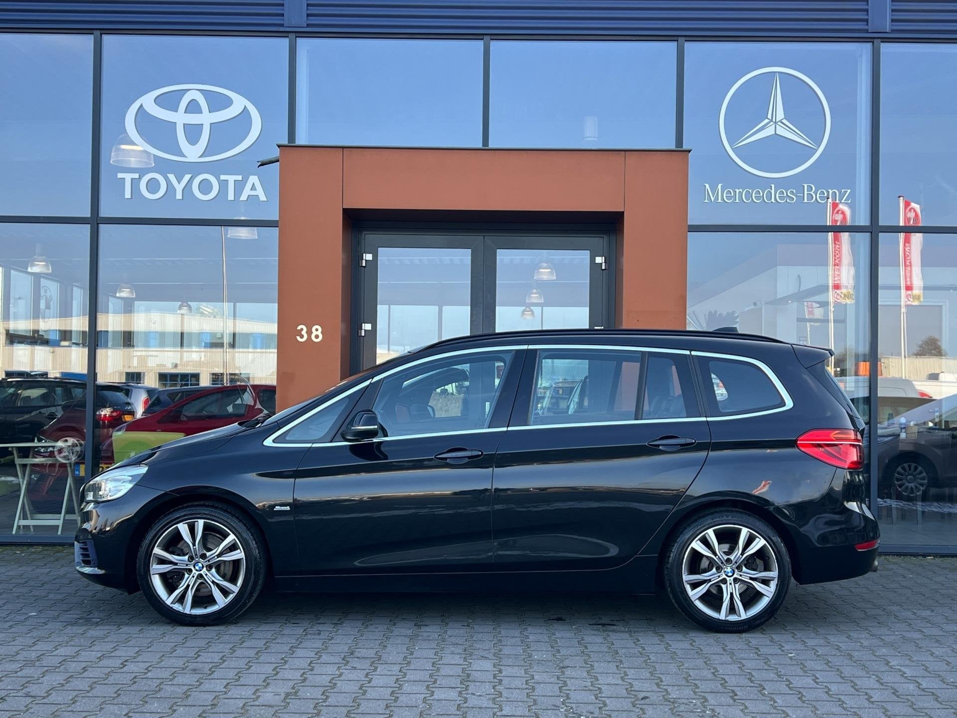 BMW 2-serie Gran Tourer 220i HighExec|Leder|Goed onderhouden, Voorwielaandrijving, 1998 cc, Gebruikt, Euro 6