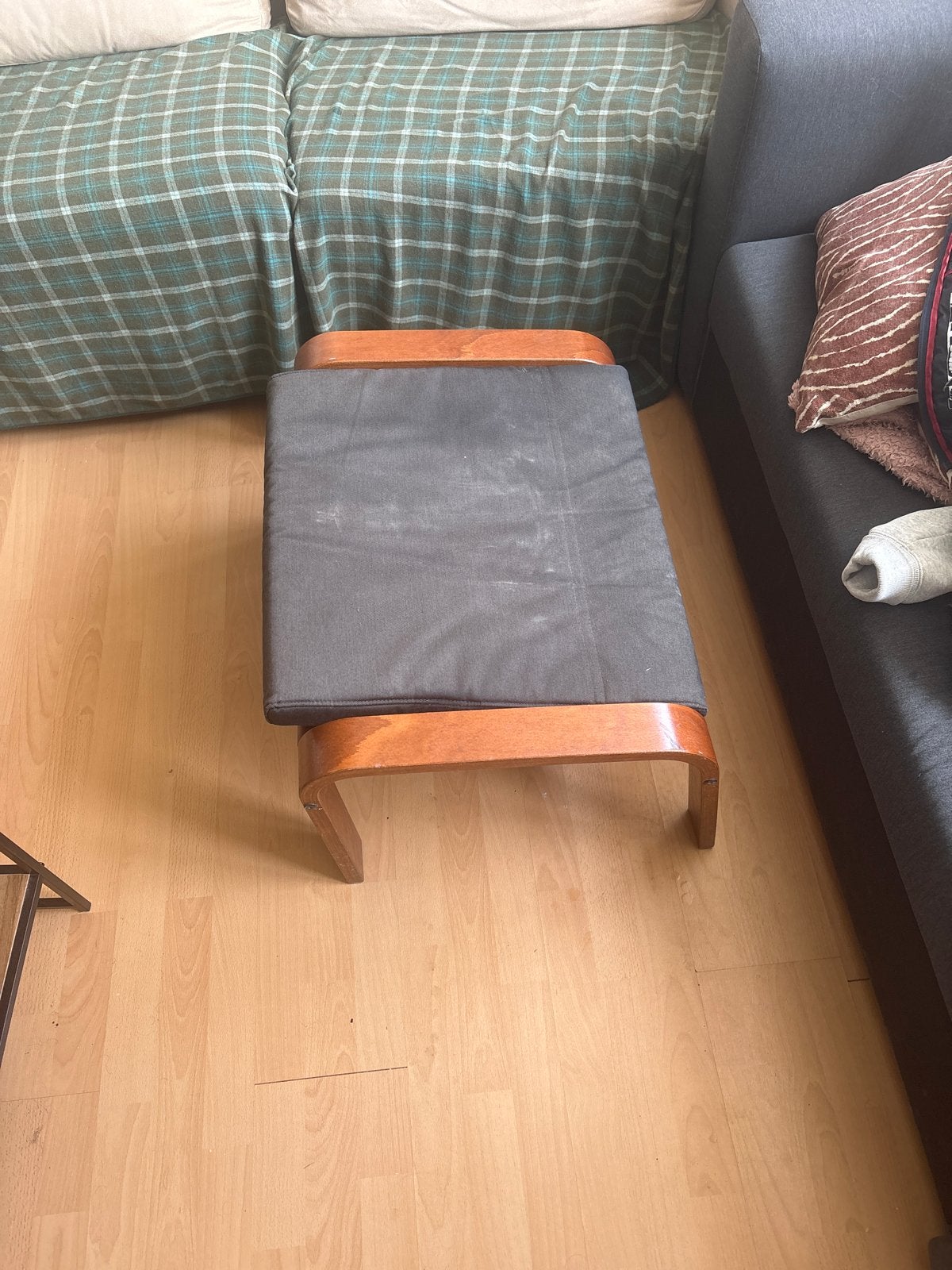 Houten voetenbankje met stoffen kussen, Gebruikt, Ophalen of Verzenden, Rechthoekig, 50 tot 75 cm