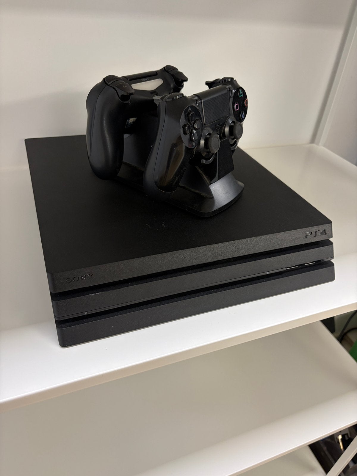 Playstation 4 Pro, Spelcomputers en Games, Spelcomputers | Sony PlayStation 4, Refurbished, Pro, 1 TB, Met 2 controllers, Ophalen of Verzenden