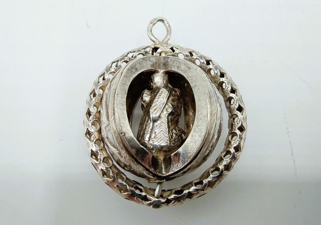 Zilveren hanger met Egyptische afbeelding, Gebruikt, Overige voorstellingen, Info@zilverwebsite.nl, Verzenden