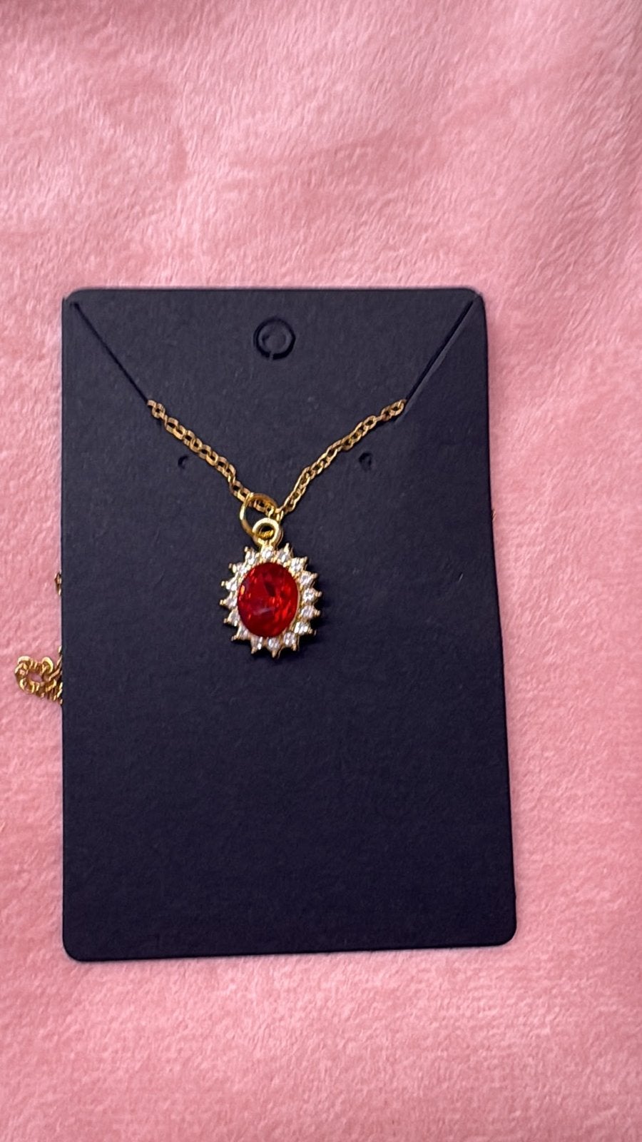 Goudkleurige ketting met rode hanger en strass - Nieuw, Verzenden, Nieuw, Goud, Overige materialen