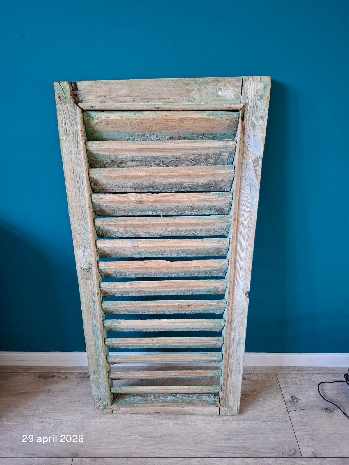 Vintage houten luik met verweerde verf, Ophalen