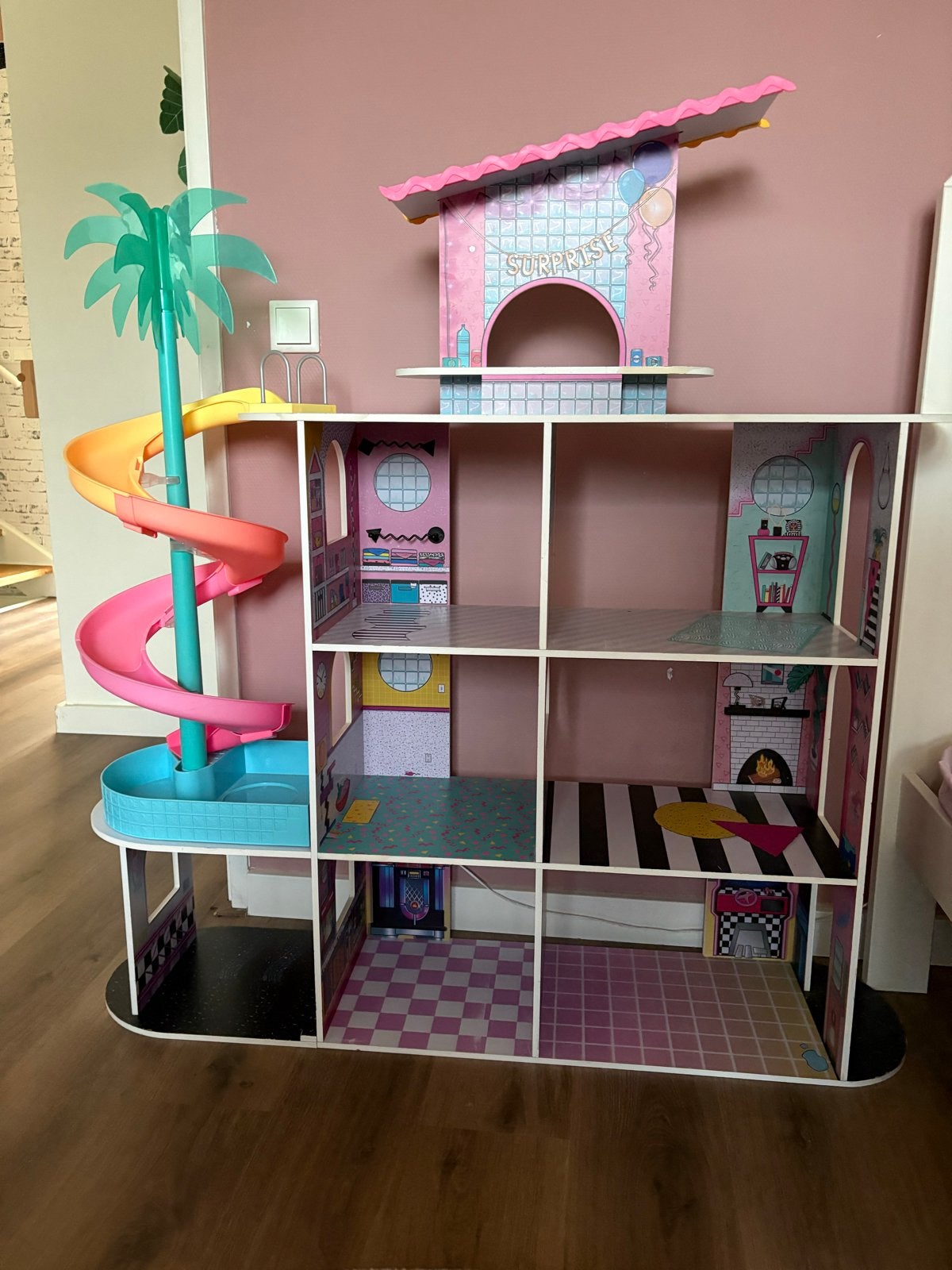 Moet weg! LOL Surprise! Poppenhuis met auto&koffer, Ophalen, Zo goed als nieuw, Poppenhuis