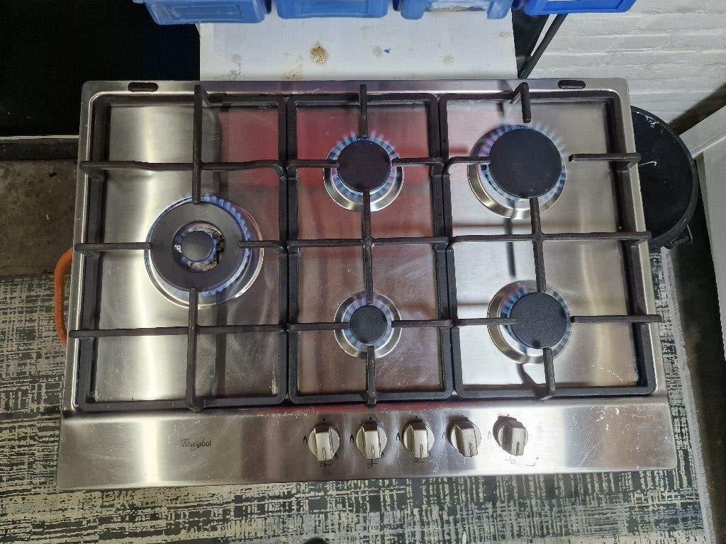 TE koop WHIRIPOOL kookplaat op butaan propaan met wokbrander, Witgoed en Apparatuur, Ophalen of Verzenden, Zo goed als nieuw, Inbouw