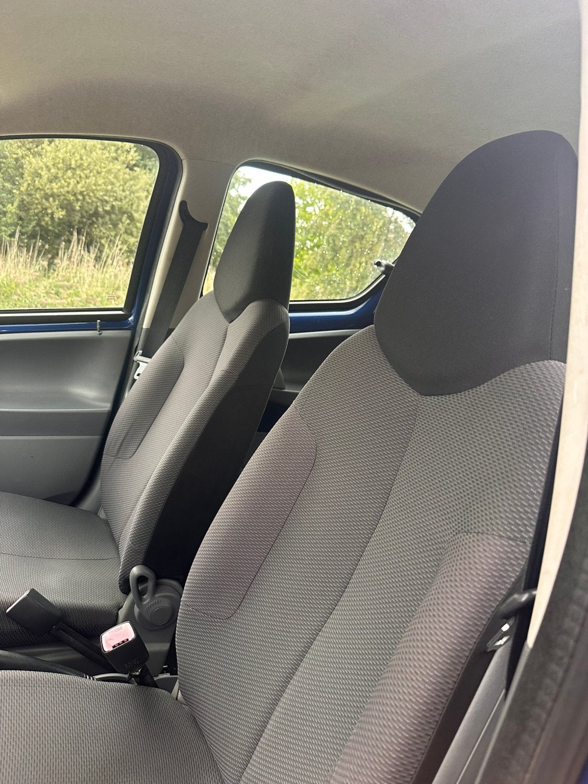 Foto 12 van Toyota Aygo 1.0 | Donker blauw | 5 Deurs | NAP | Zuinig