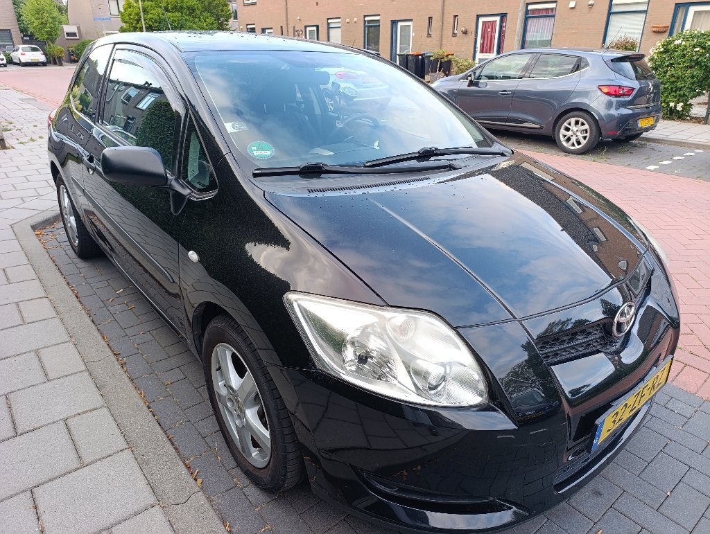 Toyota Auris 1.4 16V, Auto's, Dealer onderhouden, 4 cilinders, Zwart, Handgeschakeld