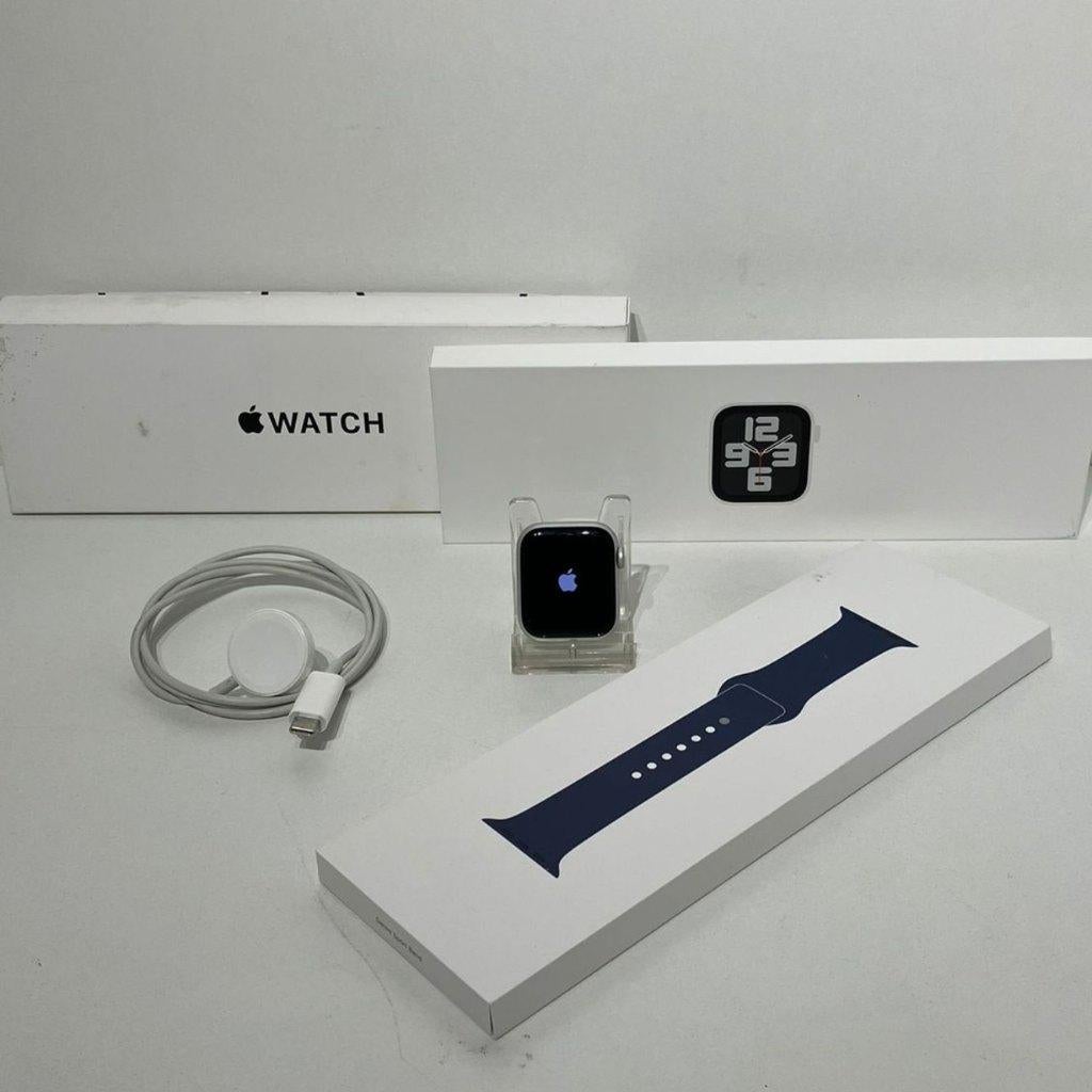 Apple Watch SE (GEN 2) 40MM Silver S/M GPS Compleet in Doos, Ophalen of Verzenden, Zo goed als nieuw, Zilver, IOS