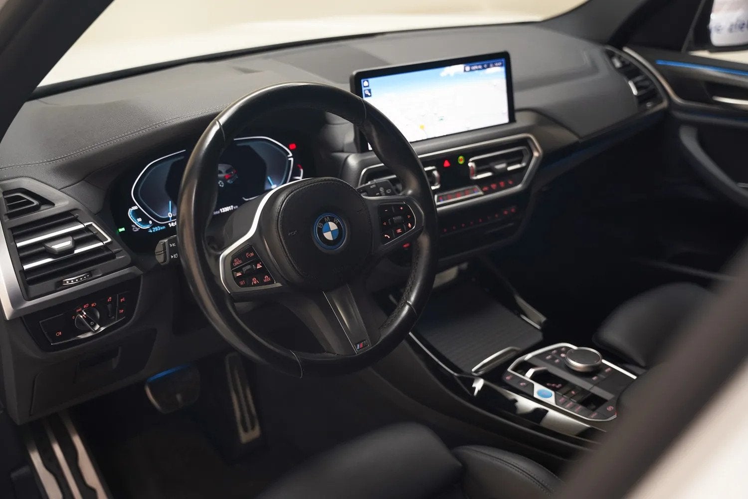 Foto 19 van BMW iX3 80 kWh M Sport Shadow [ Panorama Leder ACC ]