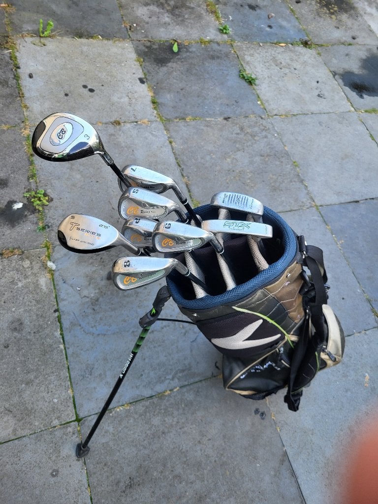 Foto 4 van Rechtshandige beginners golfset of oefenset voor op de baan
