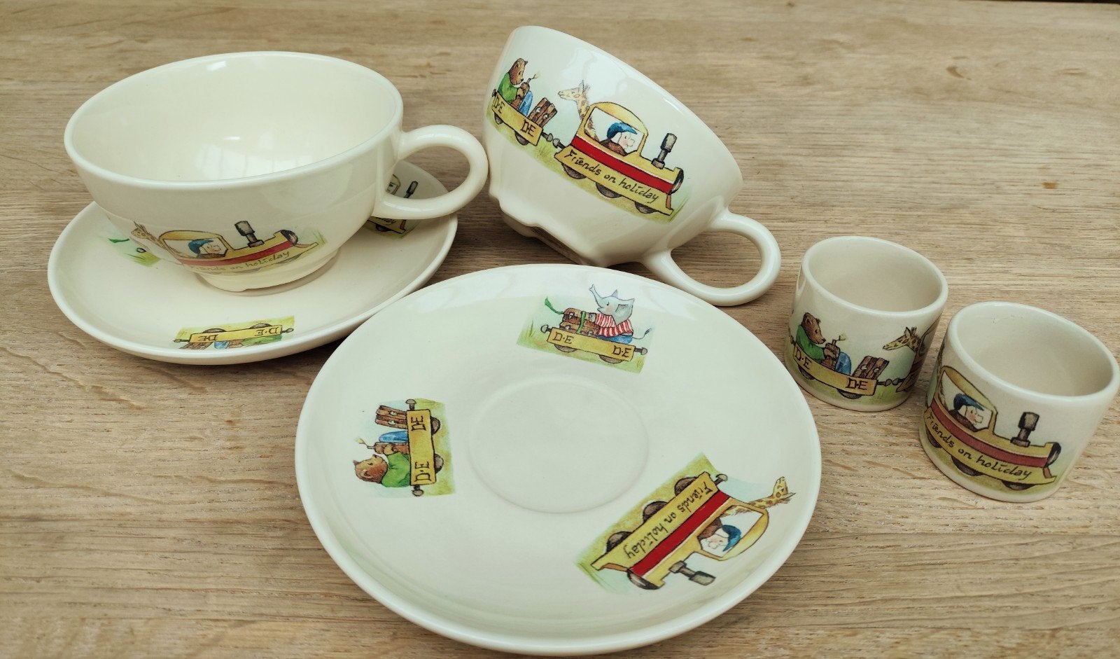 Kinderserviesgoed JET, Huis en Inrichting, Keuken | Servies, Nieuw, Ophalen of Verzenden, Overige stijlen, Kop(pen) en/of Schotel(s)