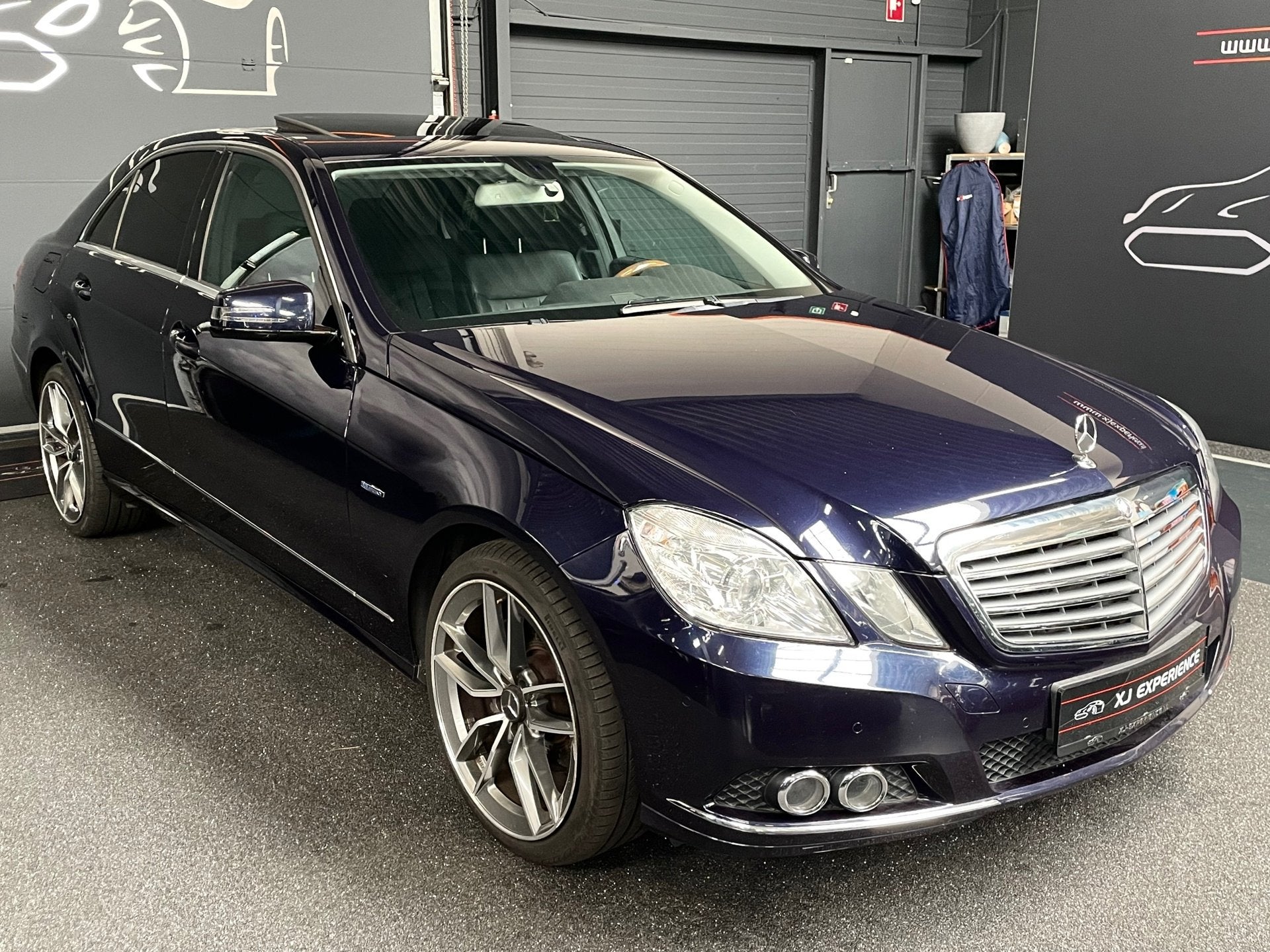 Mercedes-Benz E-klasse 350 CGI Elegance 292 PK/GLASDAK/NAVI/, Auto's, Euro 5, Achterwielaandrijving, Gebruikt, Zwart