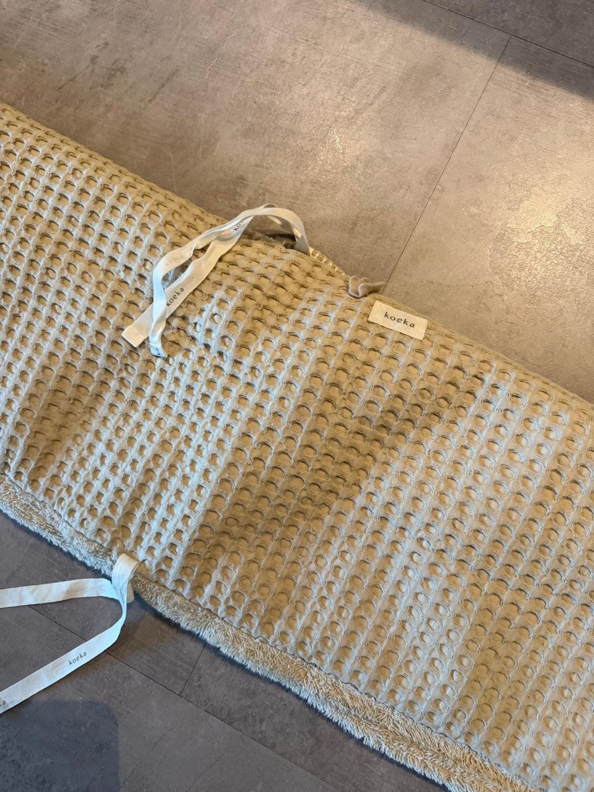 Koeka ledikant bumper wafelstof beige, Jongetje of Meisje, Ophalen of Verzenden, Zo goed als nieuw, Bedomrander
