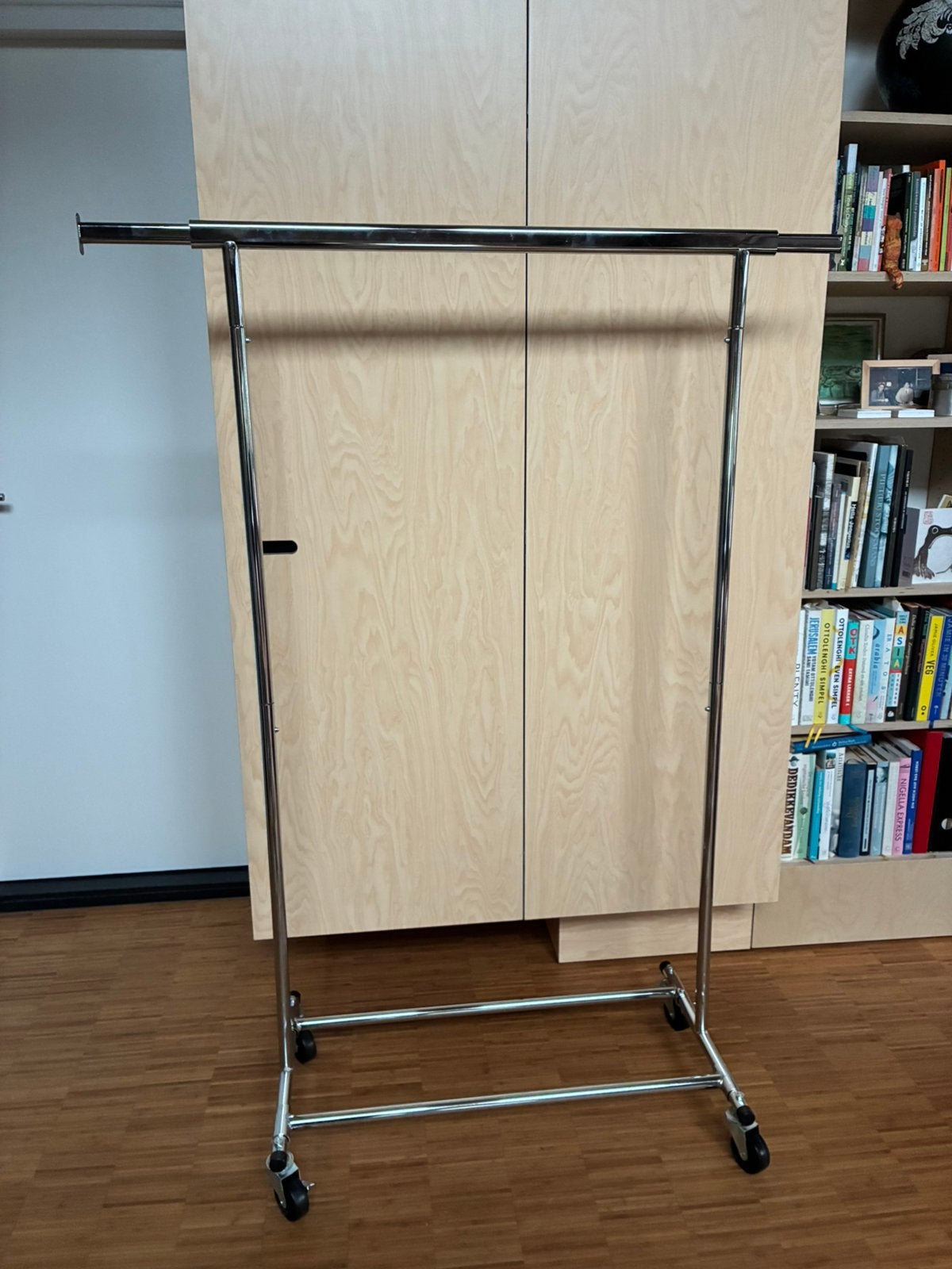2 opklapbare kledingrekken met wielen, Ophalen, Met wielen, Zo goed als nieuw