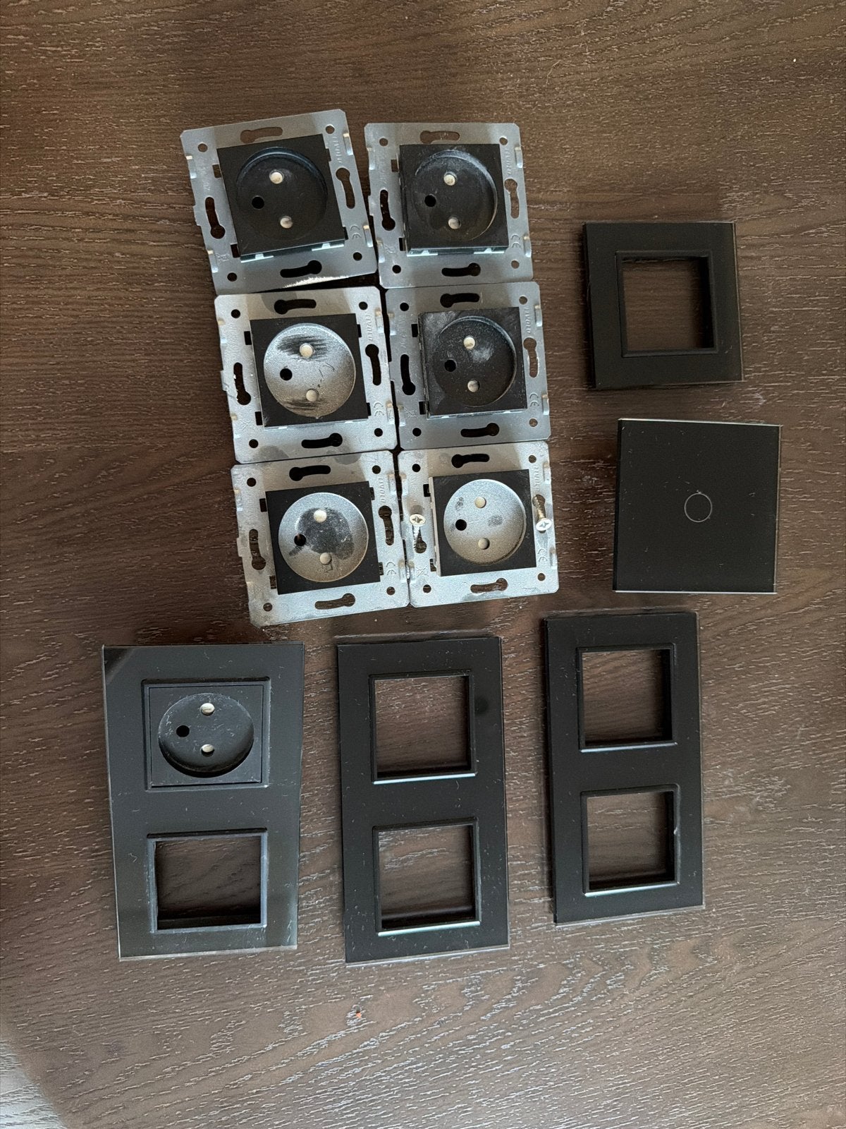 Diverse schakelmateriaal: stopcontacten, dimmers, afdekramen, Ophalen, Gebruikt, Overige merken, Stopcontact