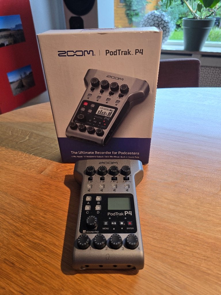 Podcastset Zoom Pod Trak P4 recorder plus toebehoren te koop, Audio, Tv en Foto, Ophalen, Zo goed als nieuw