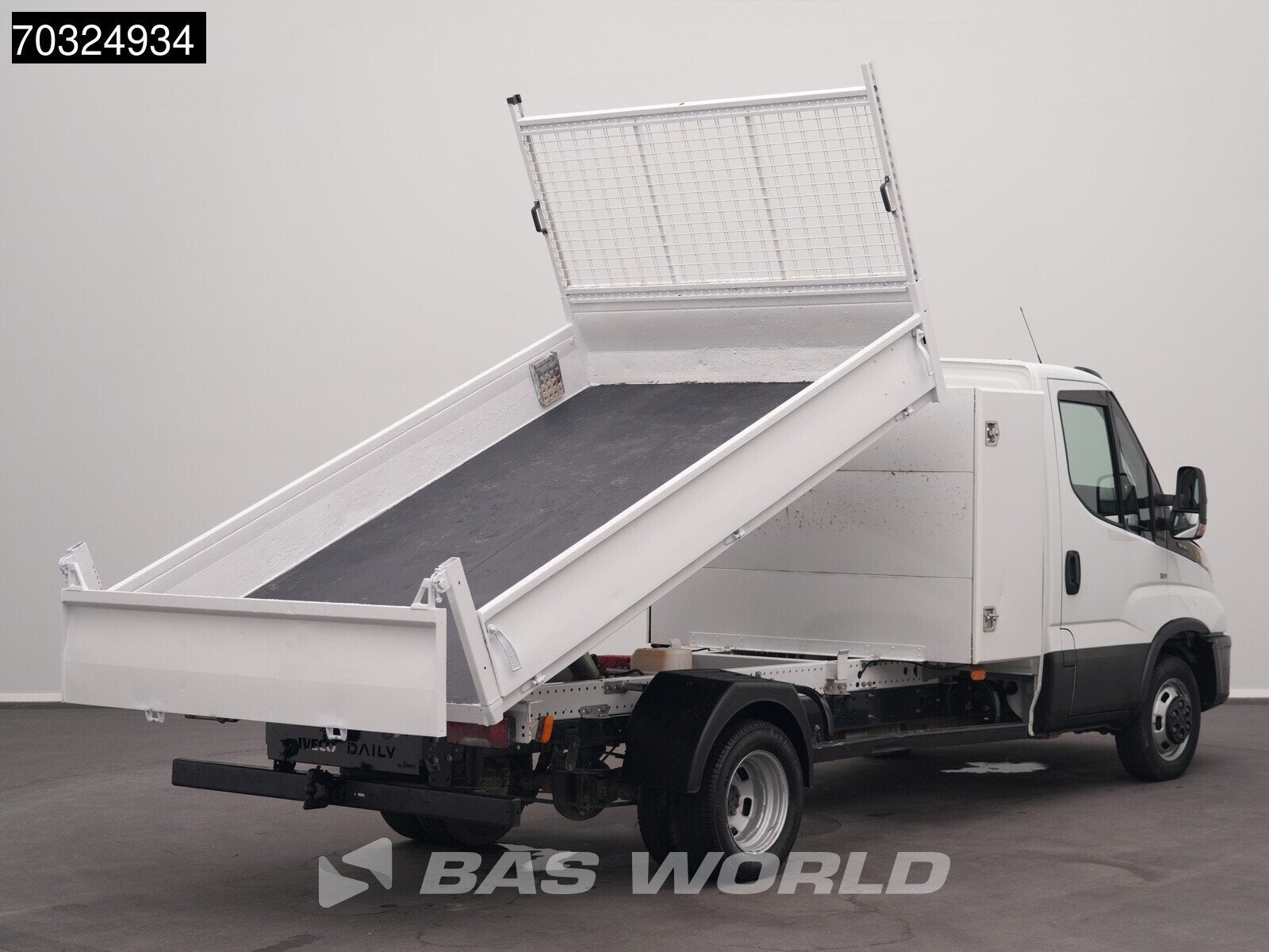 Iveco Daily 35C16 3.0L Kipper Dubbellucht 3,5t Trekhaak Navi, Auto's, Stof, Gebruikt, Euro 6, 4 cilinders