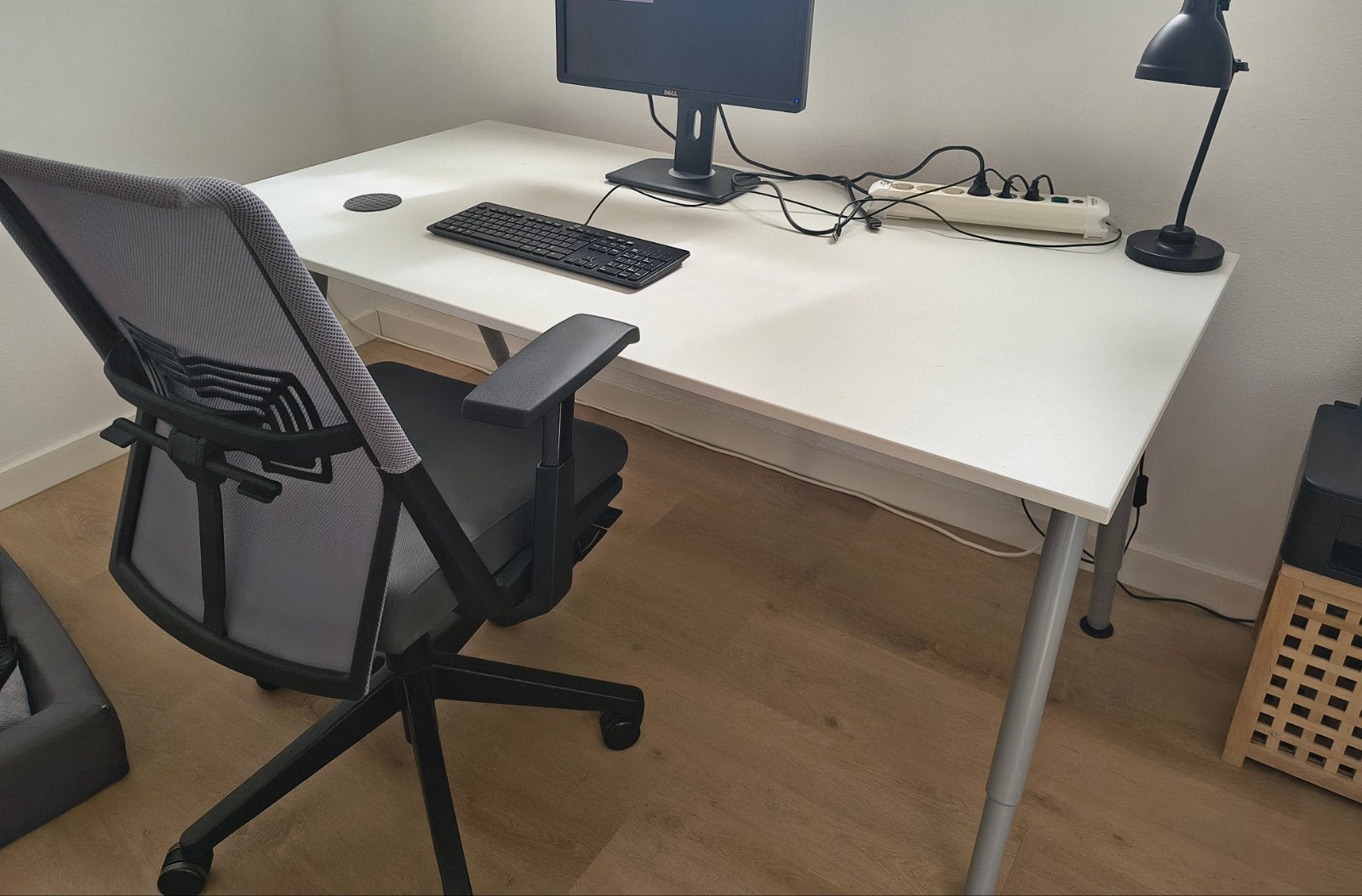 IKEA Bureau - In Hoogte Verstelbaar, Ophalen, Gebruikt, Spaanplaat of MDF, In hoogte verstelbaar