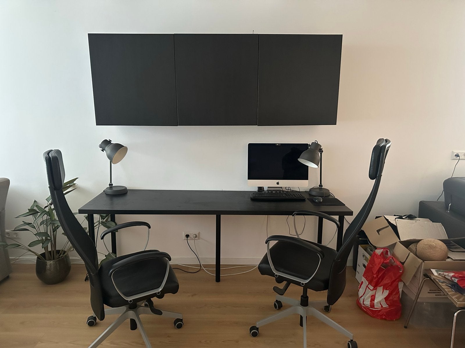 Kantoorartikelen bureau/2 bureau stoelen/opbergkasten/2 lamp, Ophalen, Gebruikt