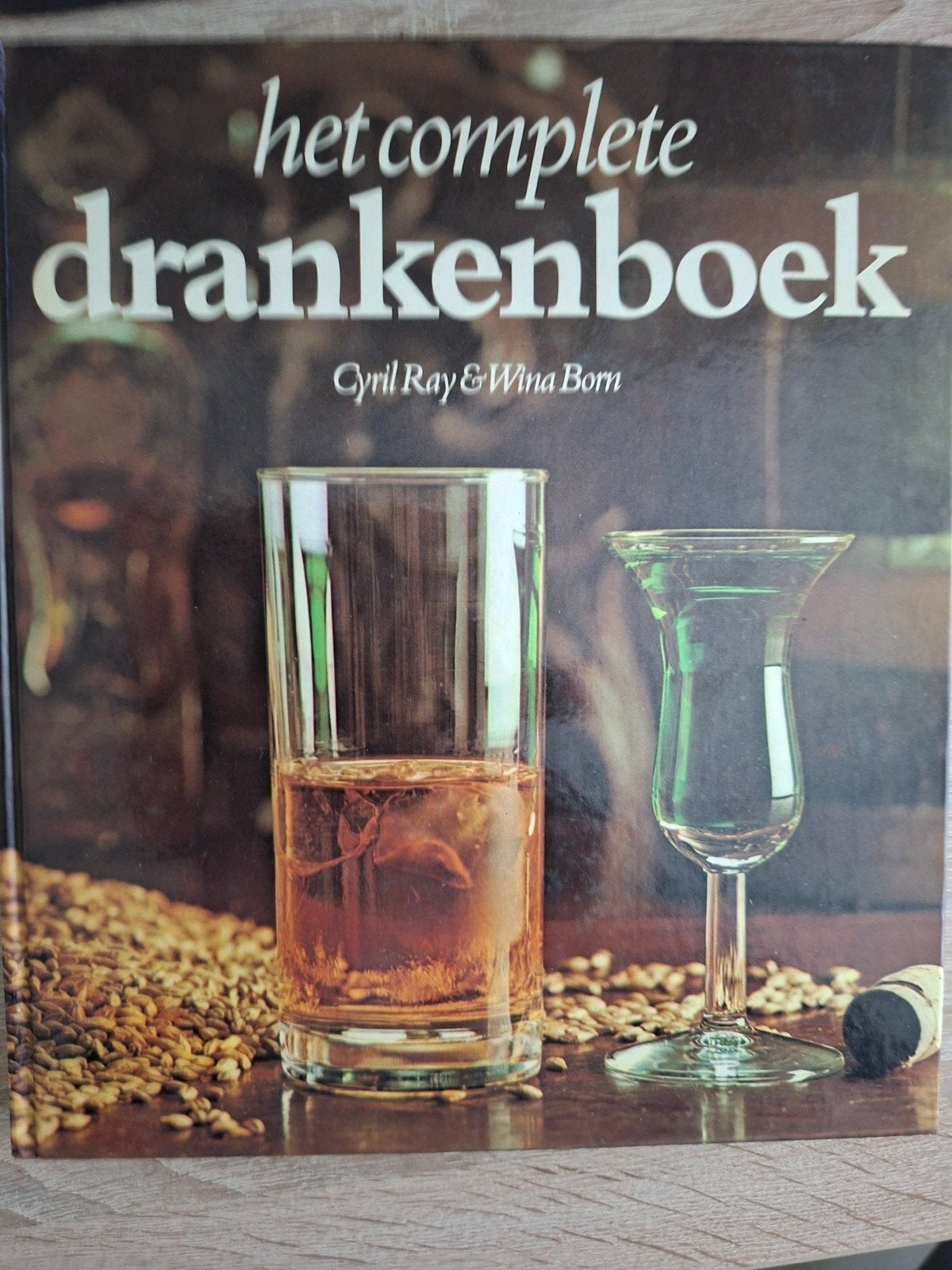 HET COMPLETE DRANKENBOEK, Ophalen of Verzenden, Gelezen, Cyril Ray & Wina Born