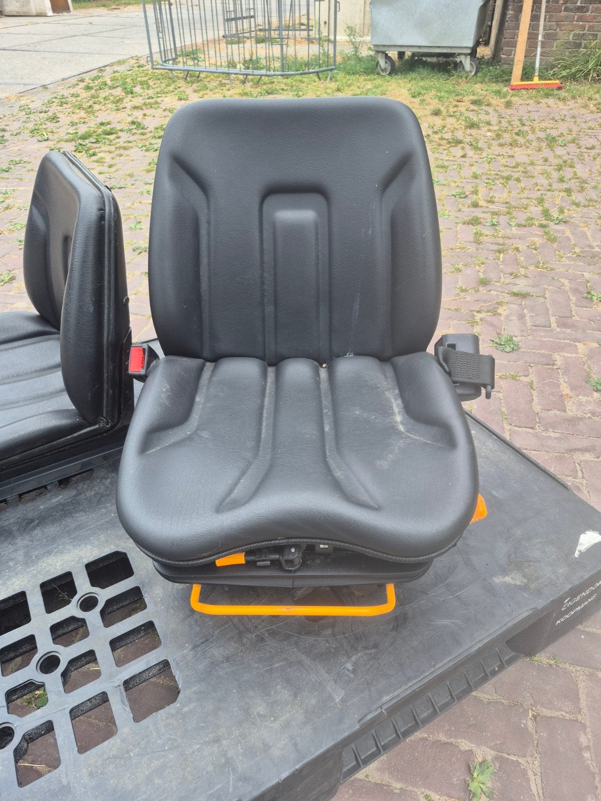 2x ISRI heftruc /mini shovelstoel - Gebruikt, zgan, Zakelijke goederen, Agrarisch | Tractoren, Gebruikt, Tot 2500, Tot 80 Pk, Ophalen