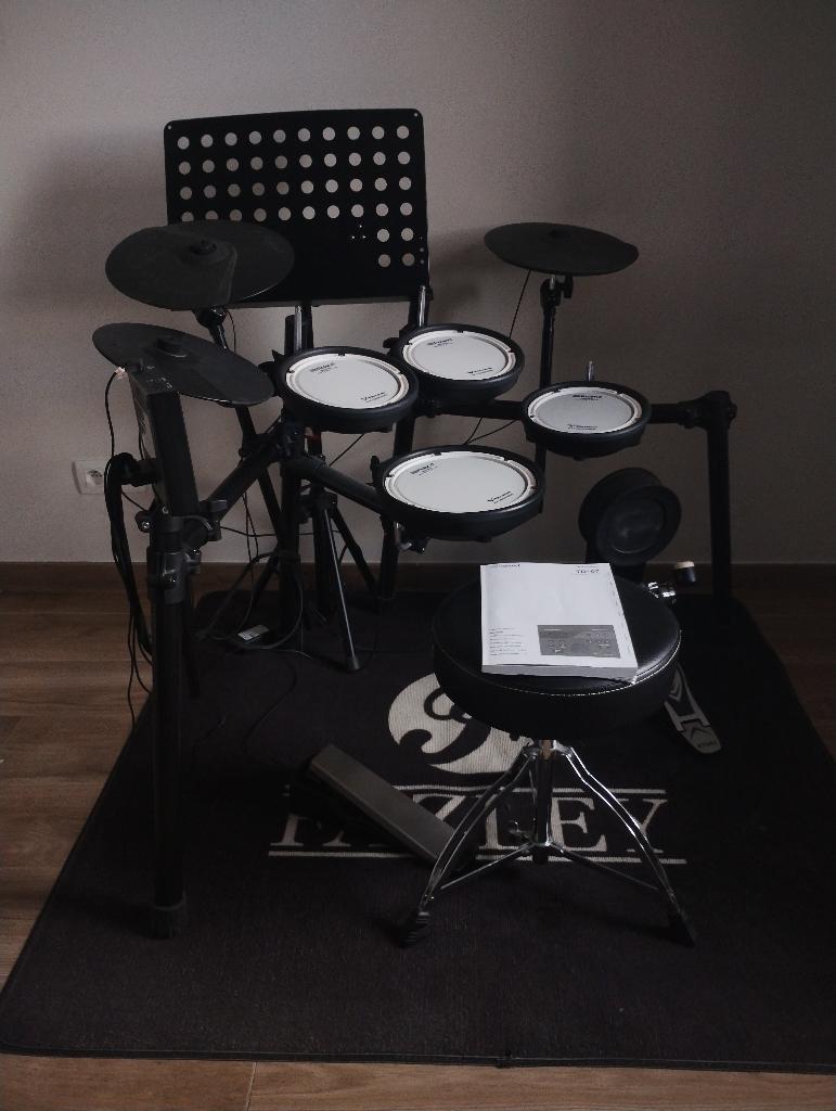 Volledige starterset elektronische drums - Roland TD-07KV, Muziek en Instrumenten, Ophalen of Verzenden, Zo goed als nieuw, Roland