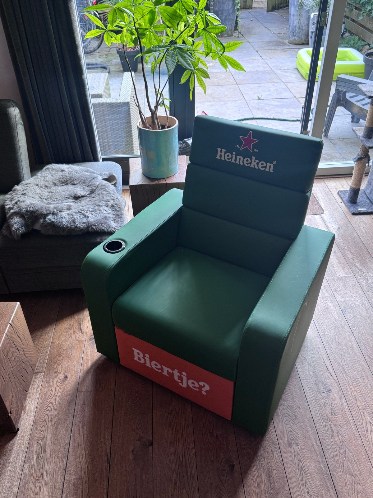 Heineken Fauteuil met Opbergruimte en Bekerhouder, Huis en Inrichting, Fauteuils, Ophalen, Kunststof, Gebruikt, Fauteul