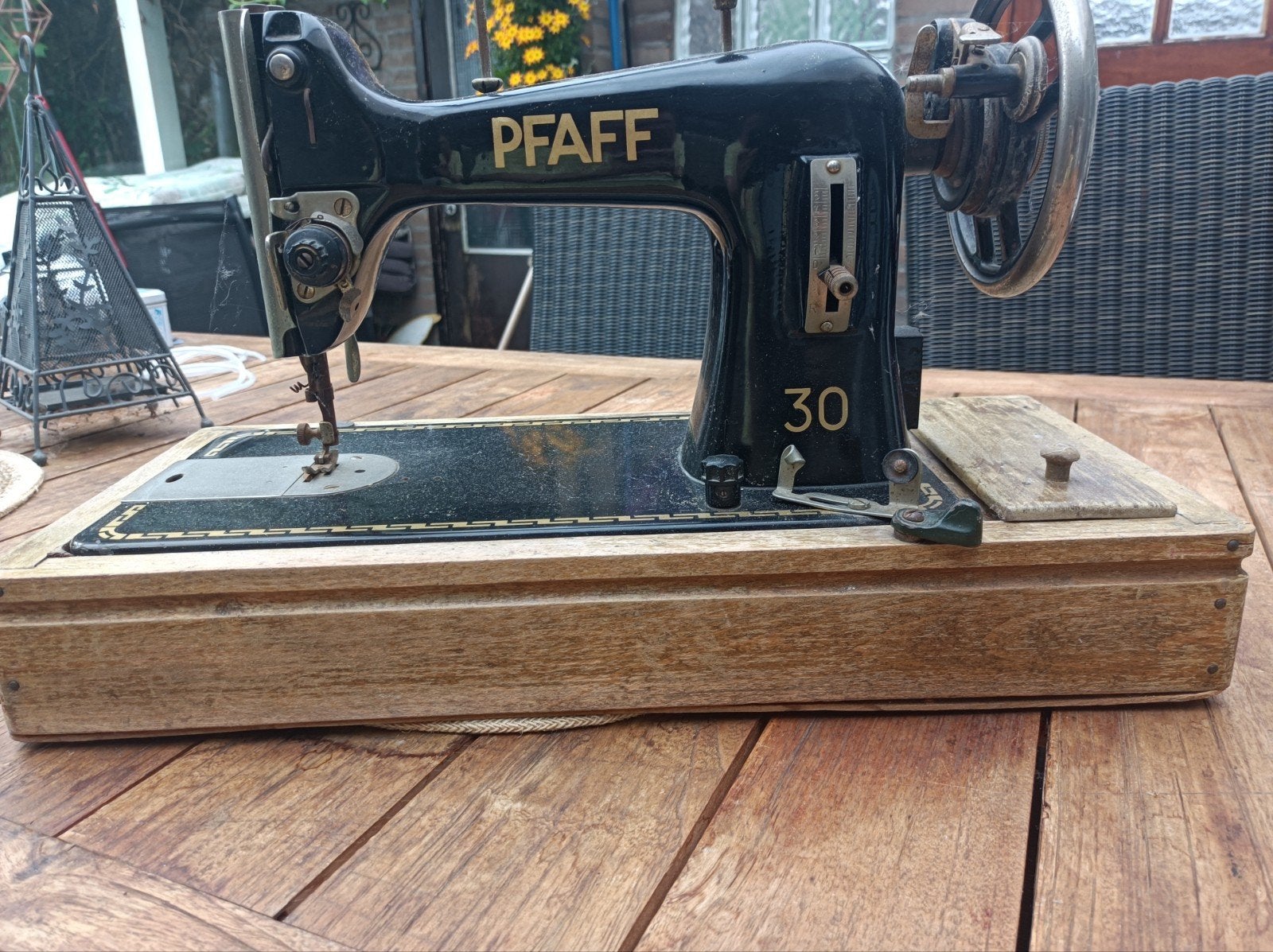 Antieke naaimachine, Antiek en Kunst, Ophalen of Verzenden