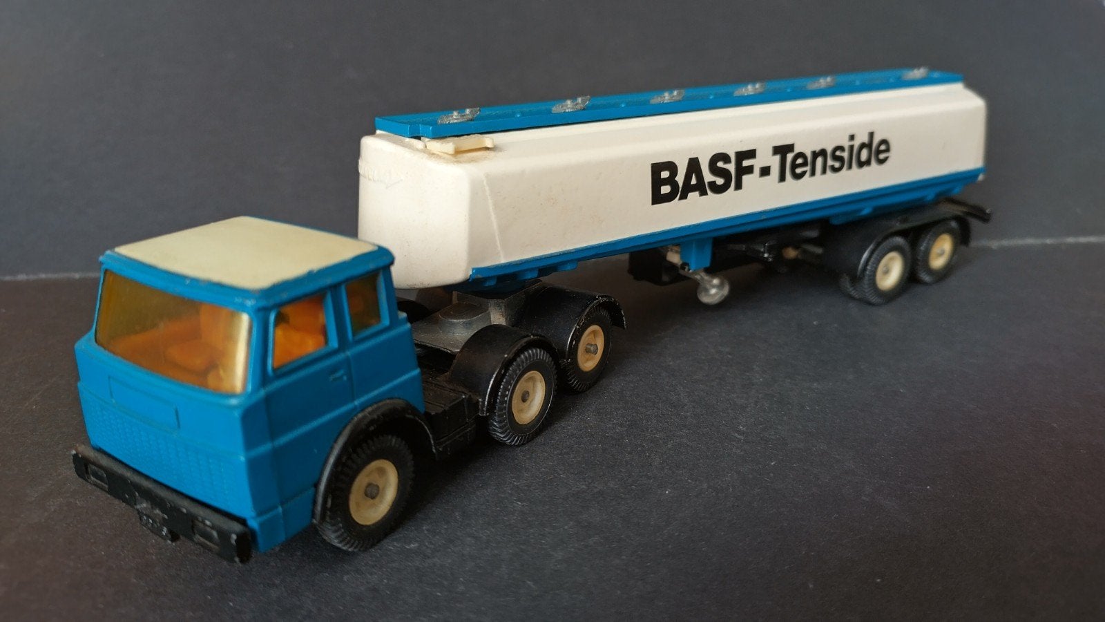Henschel F2018 2a BASF Tenside Werbe Siku V288 Pol, SIKU, Verzenden, Zo goed als nieuw, Bus of Vrachtwagen