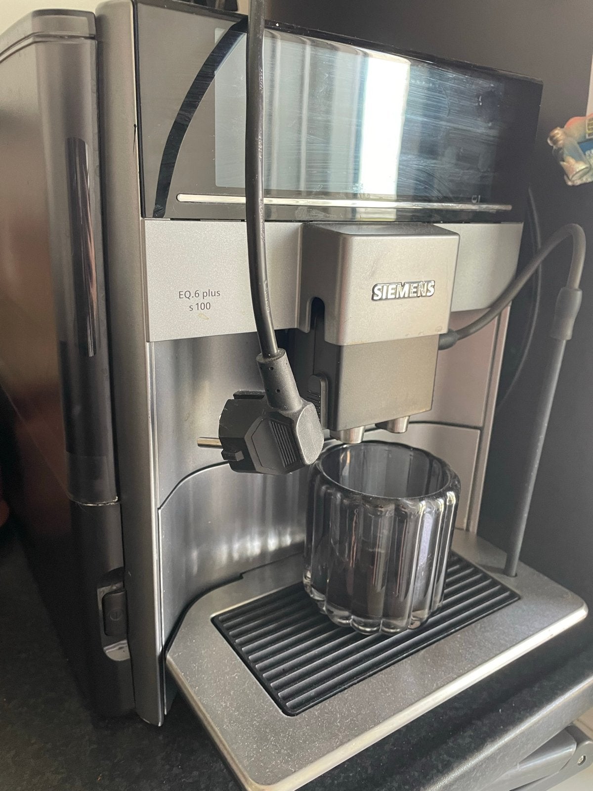 Siemens EQ.6 plus s100 volautomatische koffiemachine, Ophalen, Afneembaar waterreservoir, Gebruikt, 10 kopjes of meer