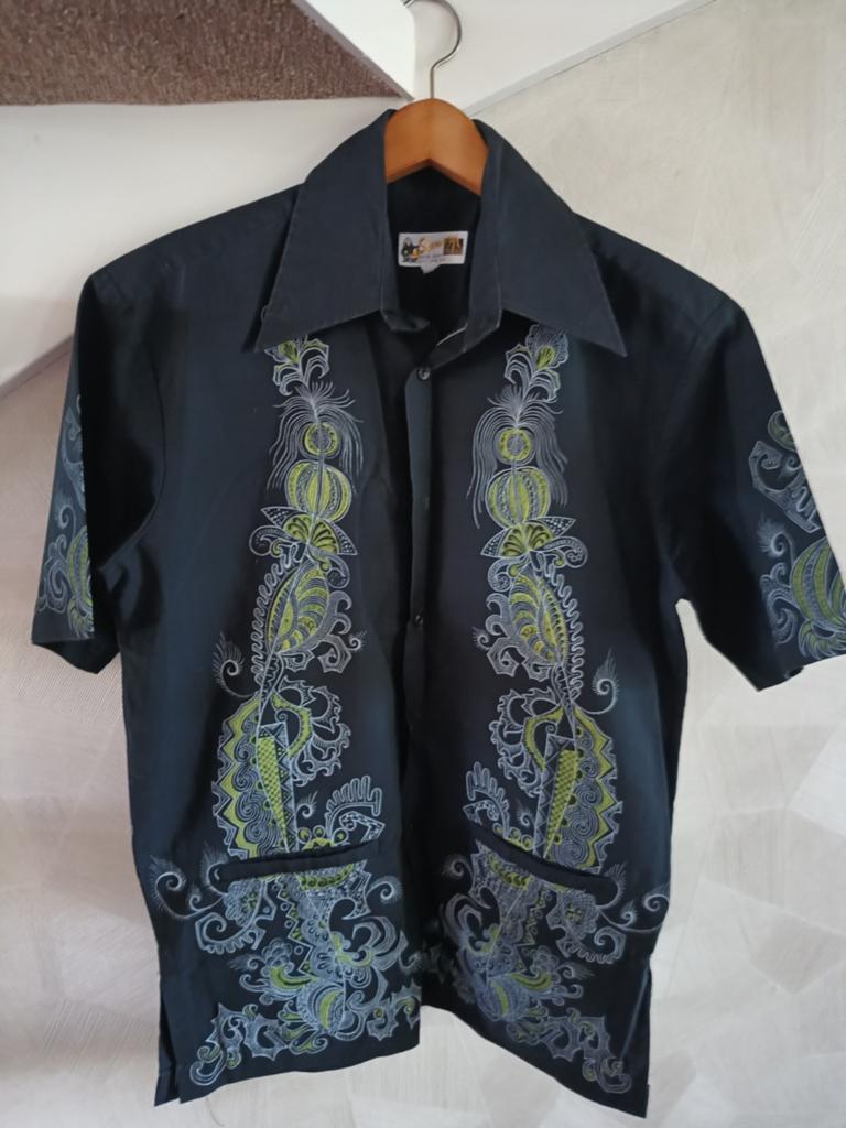 Batik shirt overhemd van schouder tot schouder 47 cm, Ophalen of Verzenden, Zo goed als nieuw, Zwart