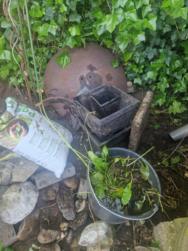 Vijveraarde en vijverplanten en bakken, Tuin en Terras, Vijvers, Ophalen, Gebruikt