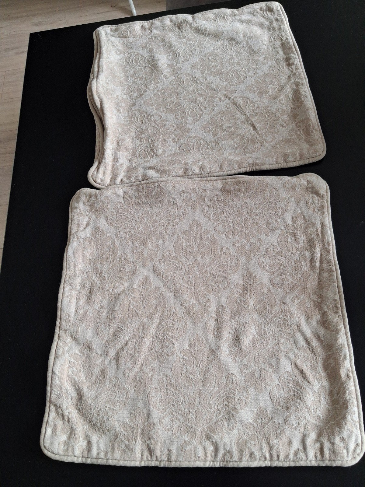 Twee kussenslopen 35x35 cm - Beige met patroon, Gebruikt, Beige, Vierkant, Kussenhoes