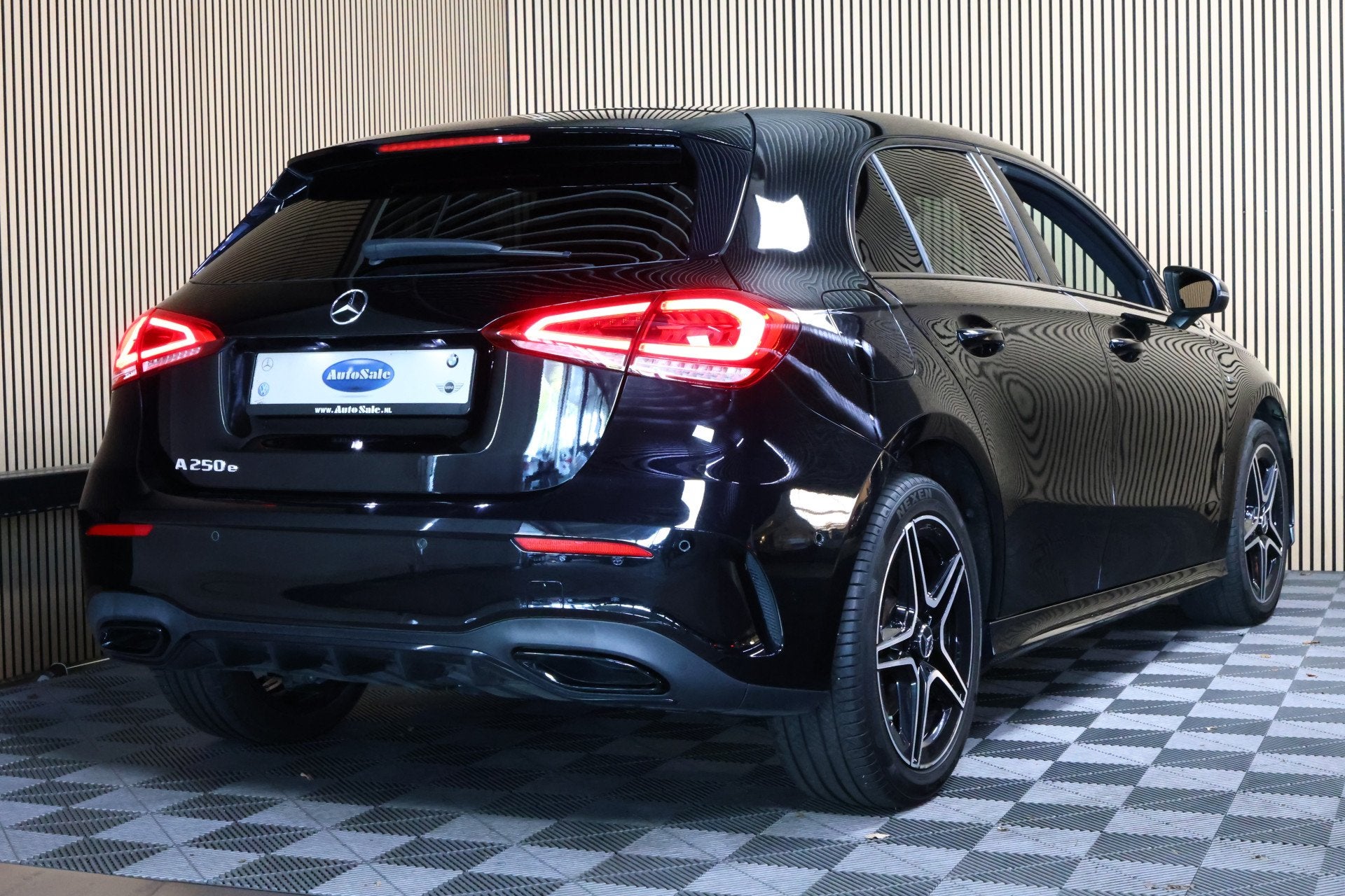 Mercedes-Benz A-Klasse 250 e AMG Premium Plus AUTOM NAVI CRU, Auto's, Stof, Gebruikt, Zwart, 4 cilinders