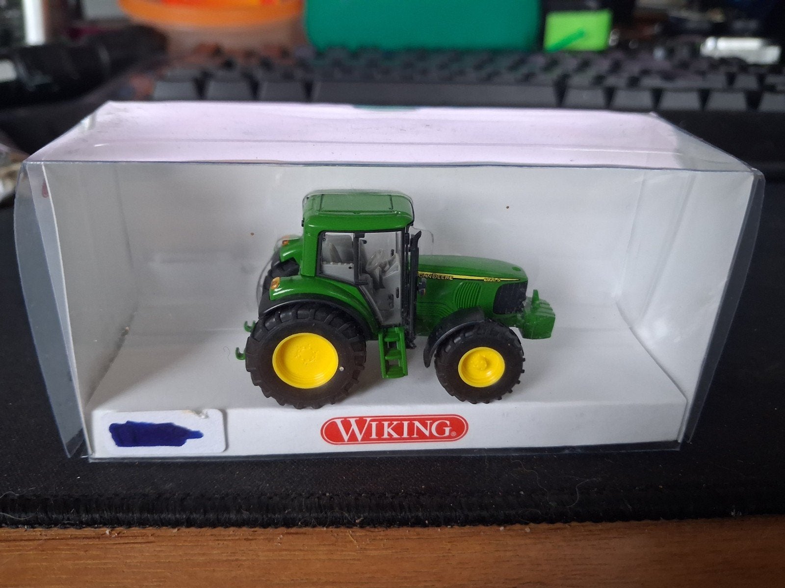 Wiking John Deere 6920 S Tractor 1:87 - Nieuw in doos, Ophalen of Verzenden, Nieuw, Hijskraan, Tractor of Landbouw, Wiking