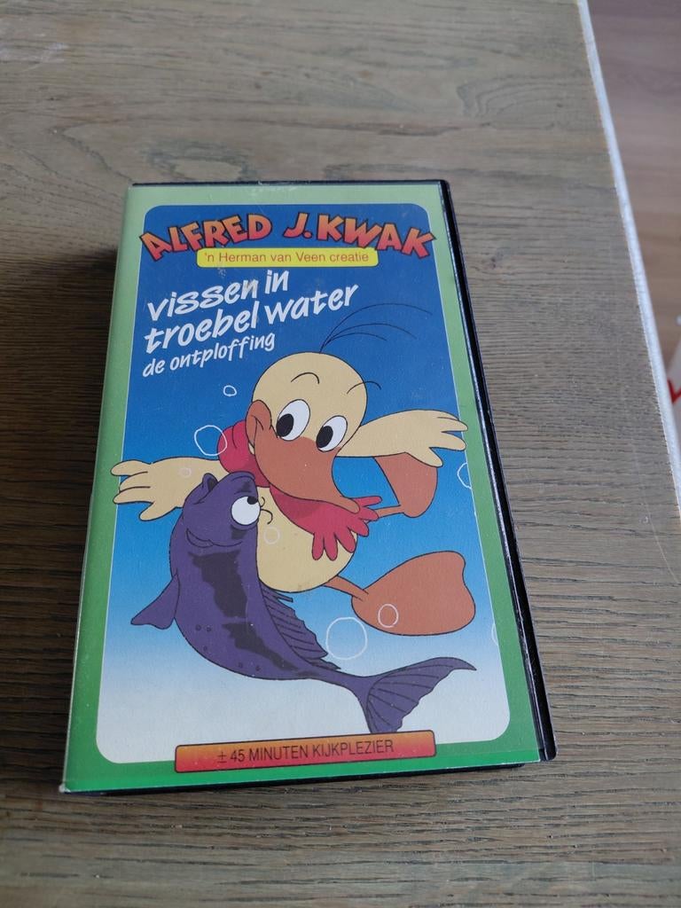 Alfred J. Kwak - Vissen in Troebel Water Videoband, Gebruikt, Tekenfilm, Alle leeftijden, Ophalen of Verzenden