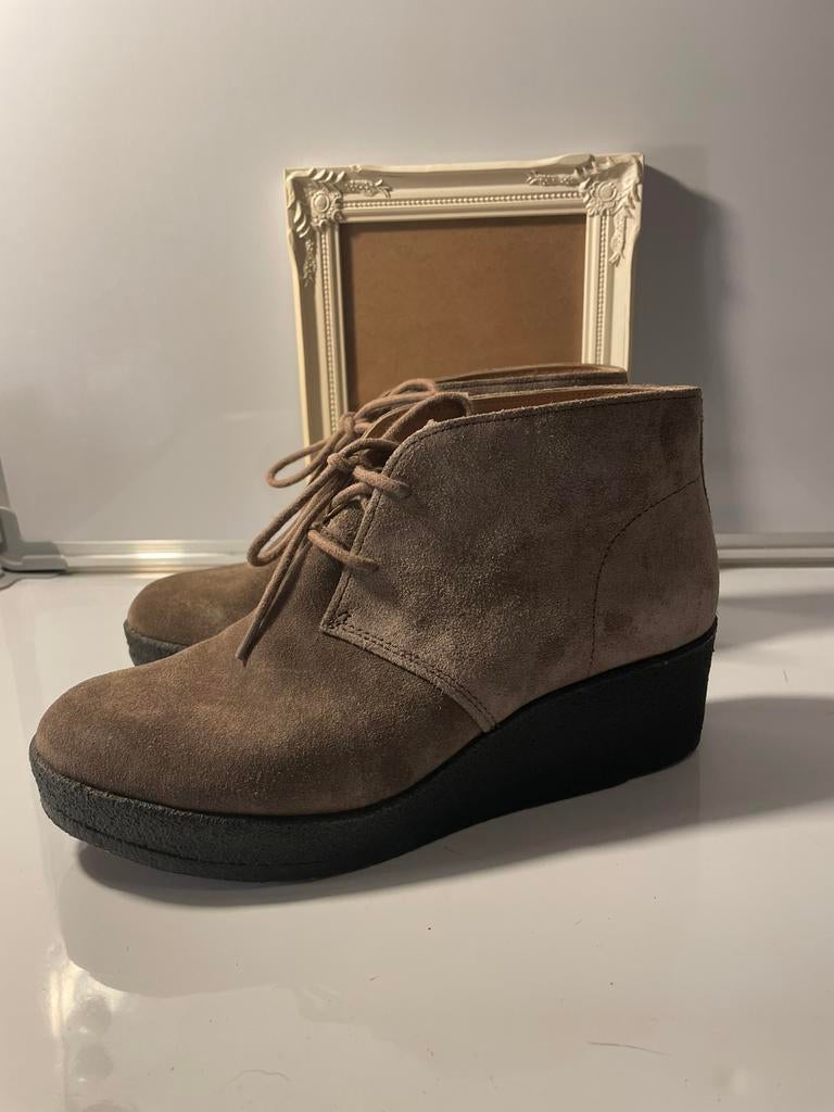 Clarks Originals brown suede  women’s ankle boots EU 39, Bruin, Lage of Enkellaarzen, Ophalen of Verzenden, Zo goed als nieuw